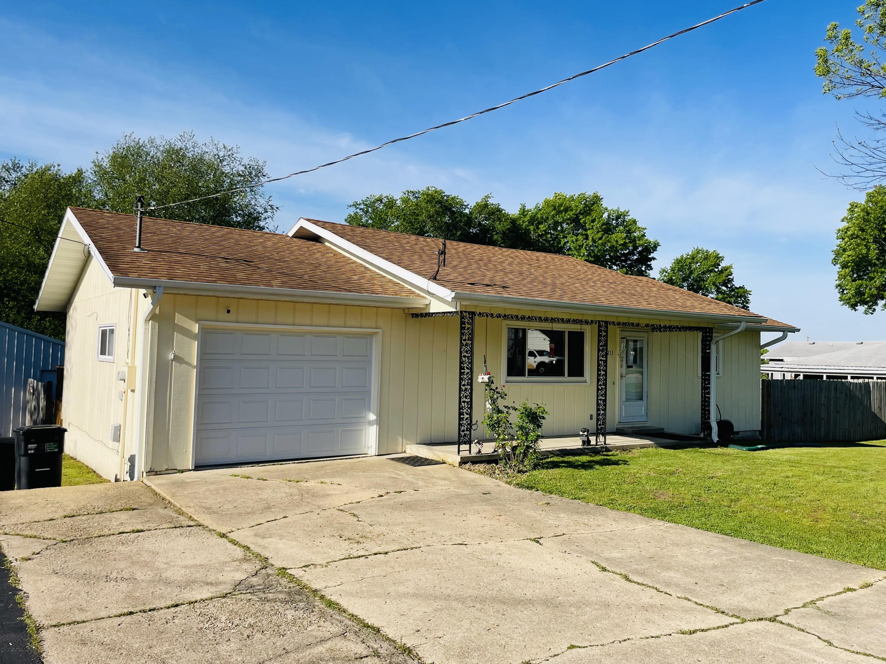 211 Bacorn Avenue Property Photo 3