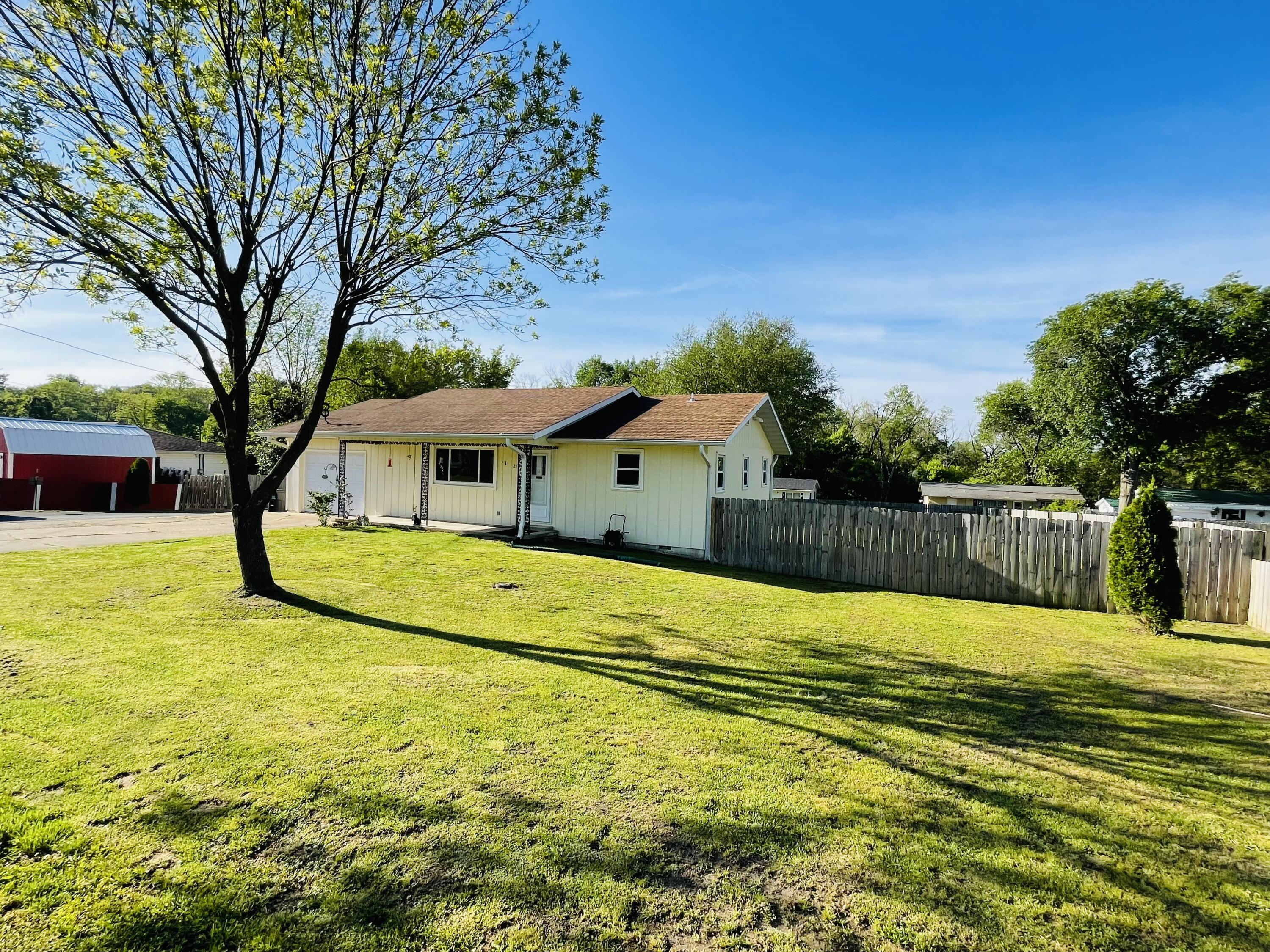 211 Bacorn Avenue Property Photo 4
