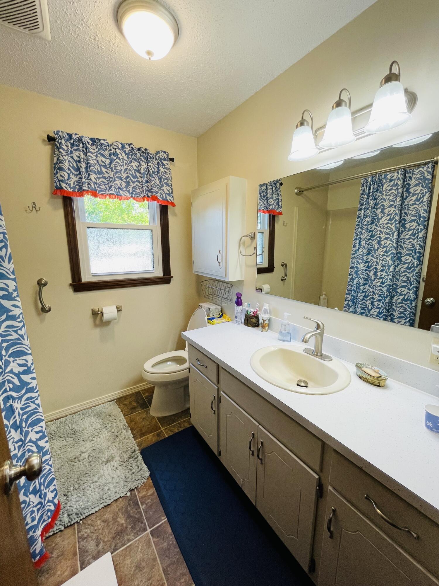 211 Bacorn Avenue Property Photo 18