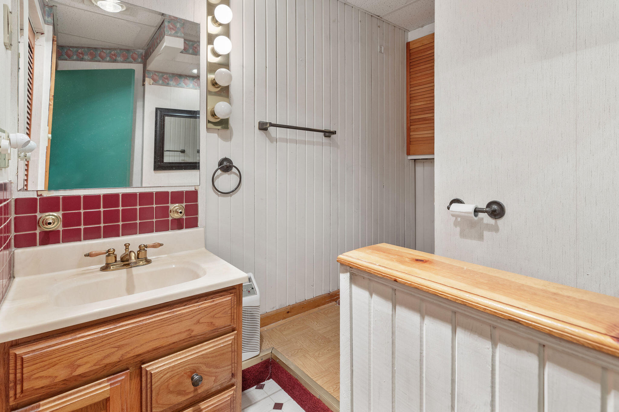 306 Erie Street Property Photo 17