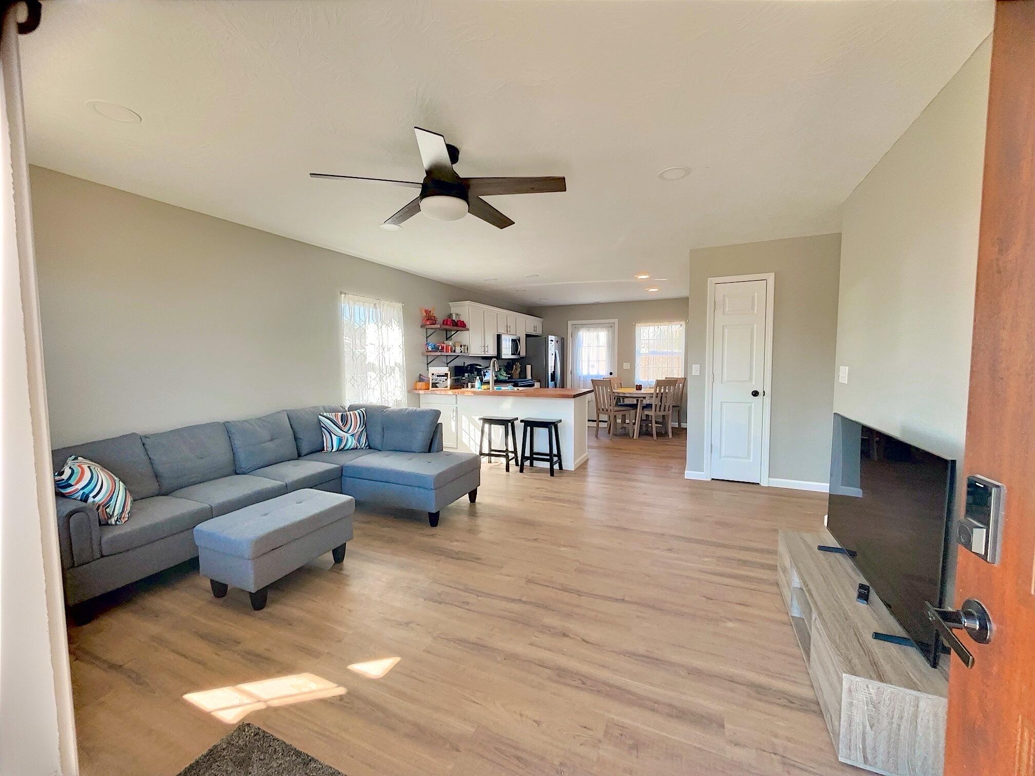 102 Lois Court Property Photo 2