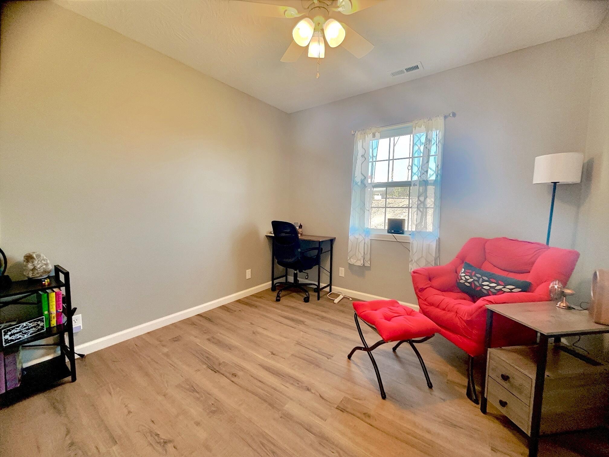 102 Lois Court Property Photo 6