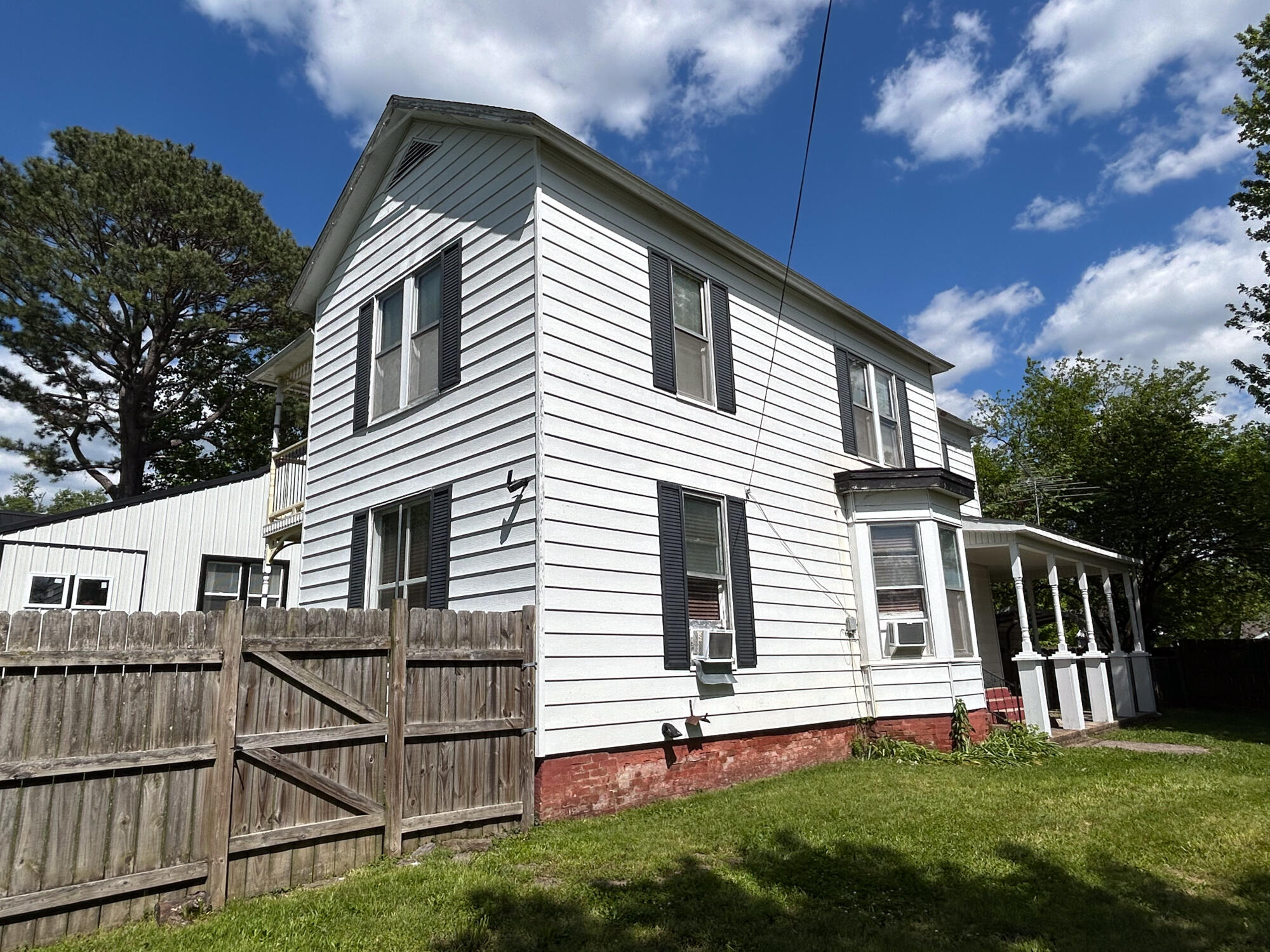 502 North Center Street Property Photo