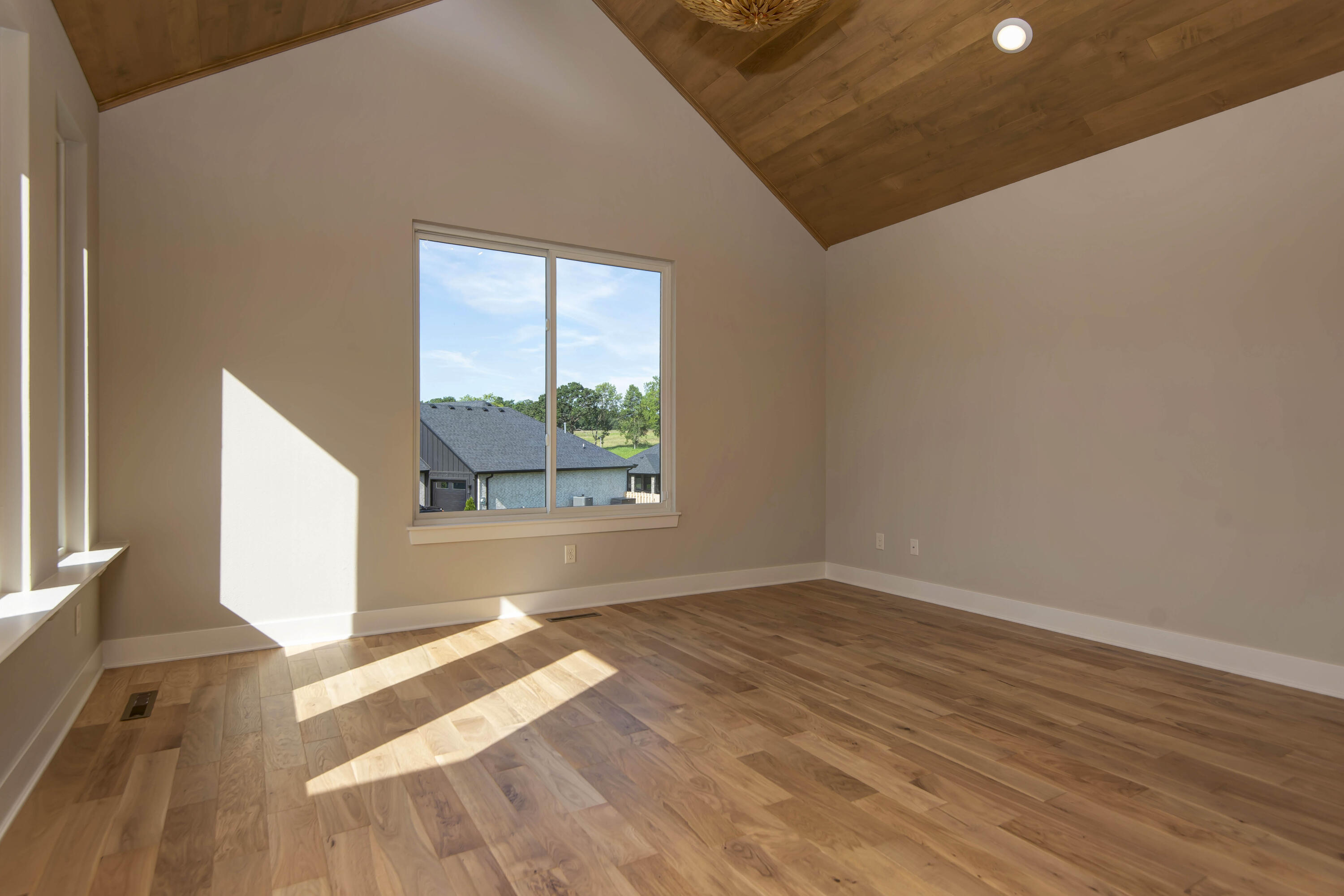 6059 South Clay Avenue Property Photo 14