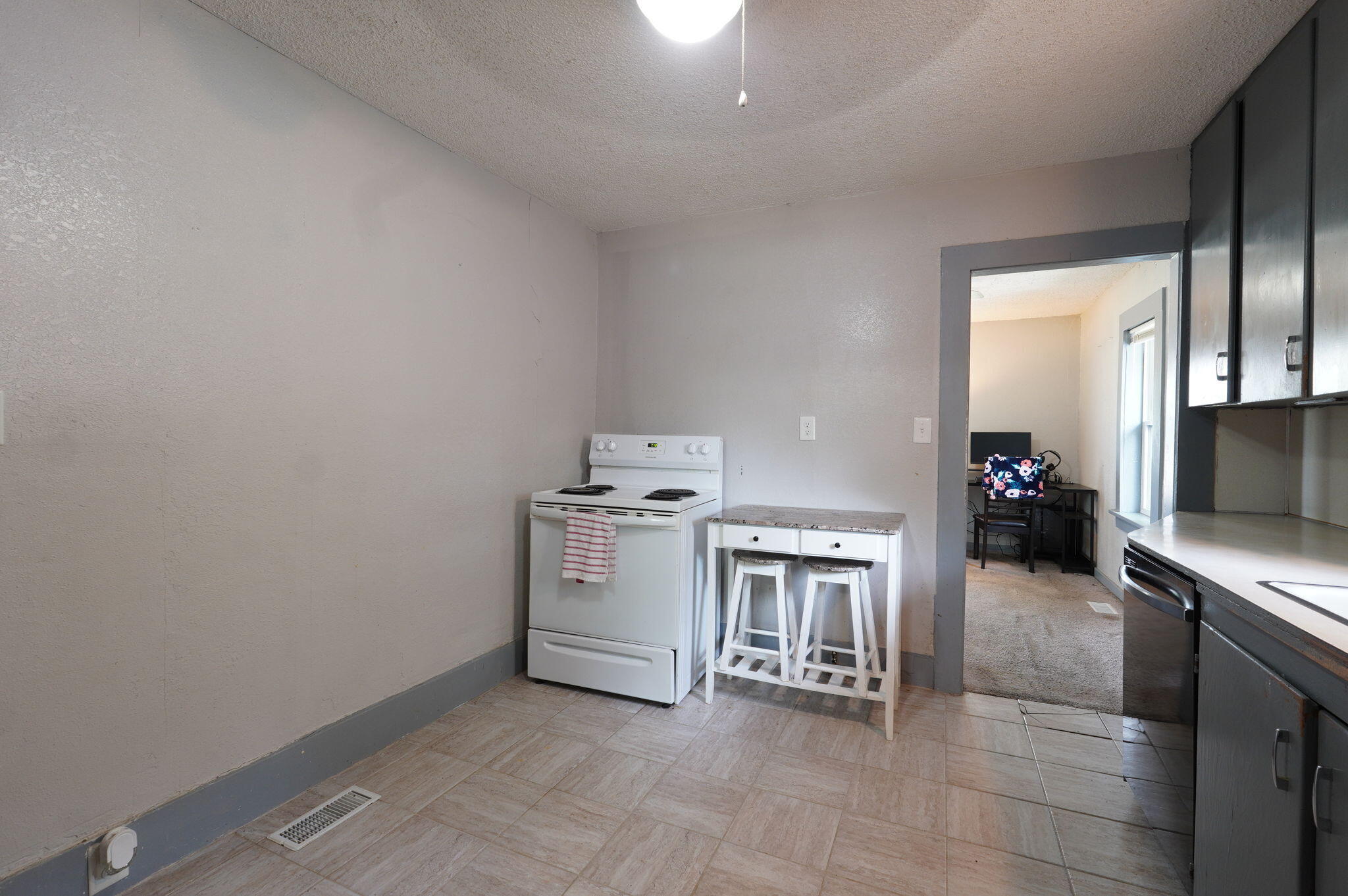 2414 North Missouri Avenue Property Photo 4