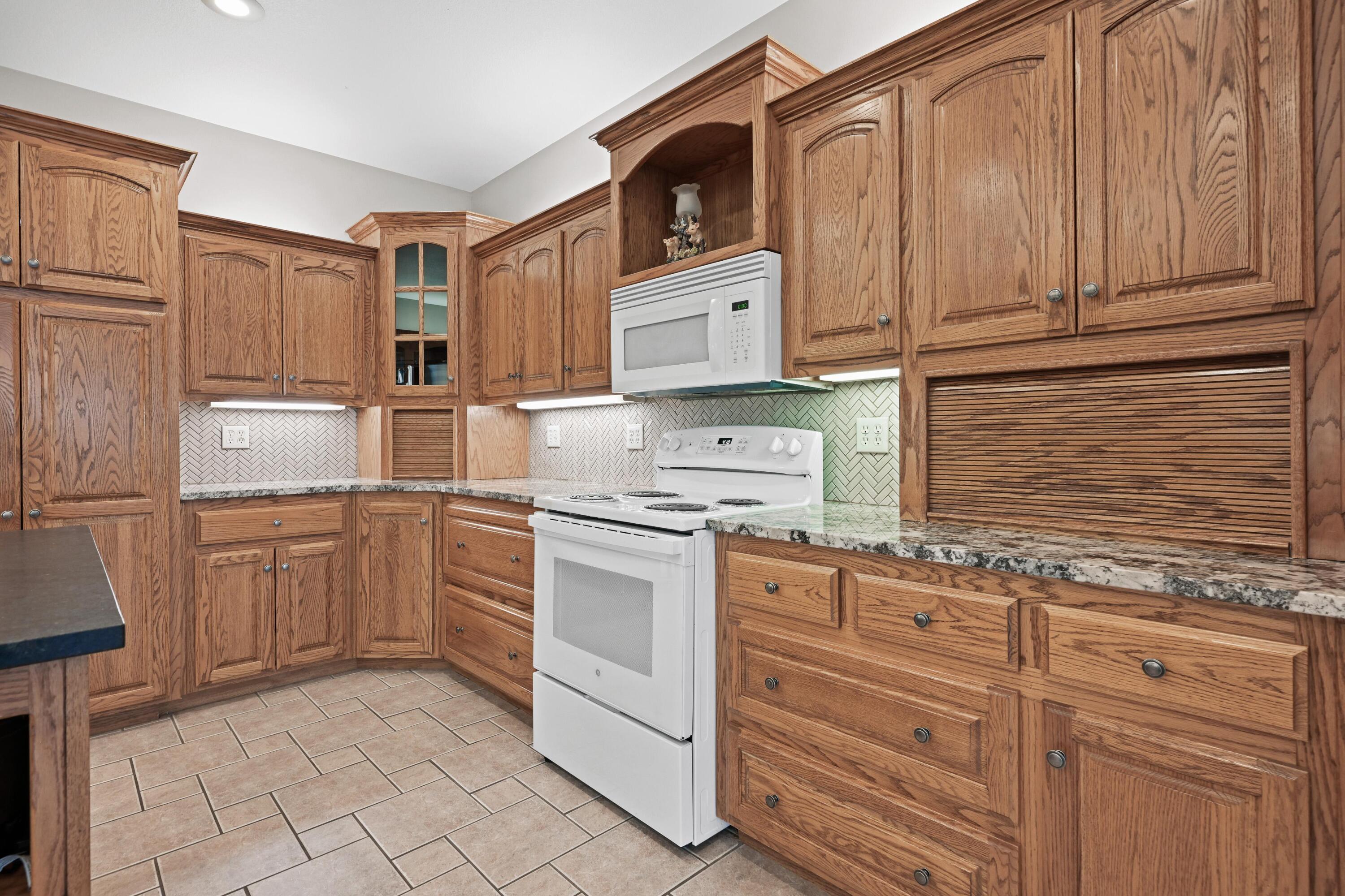 10208 Timberline Circle Property Photo 13
