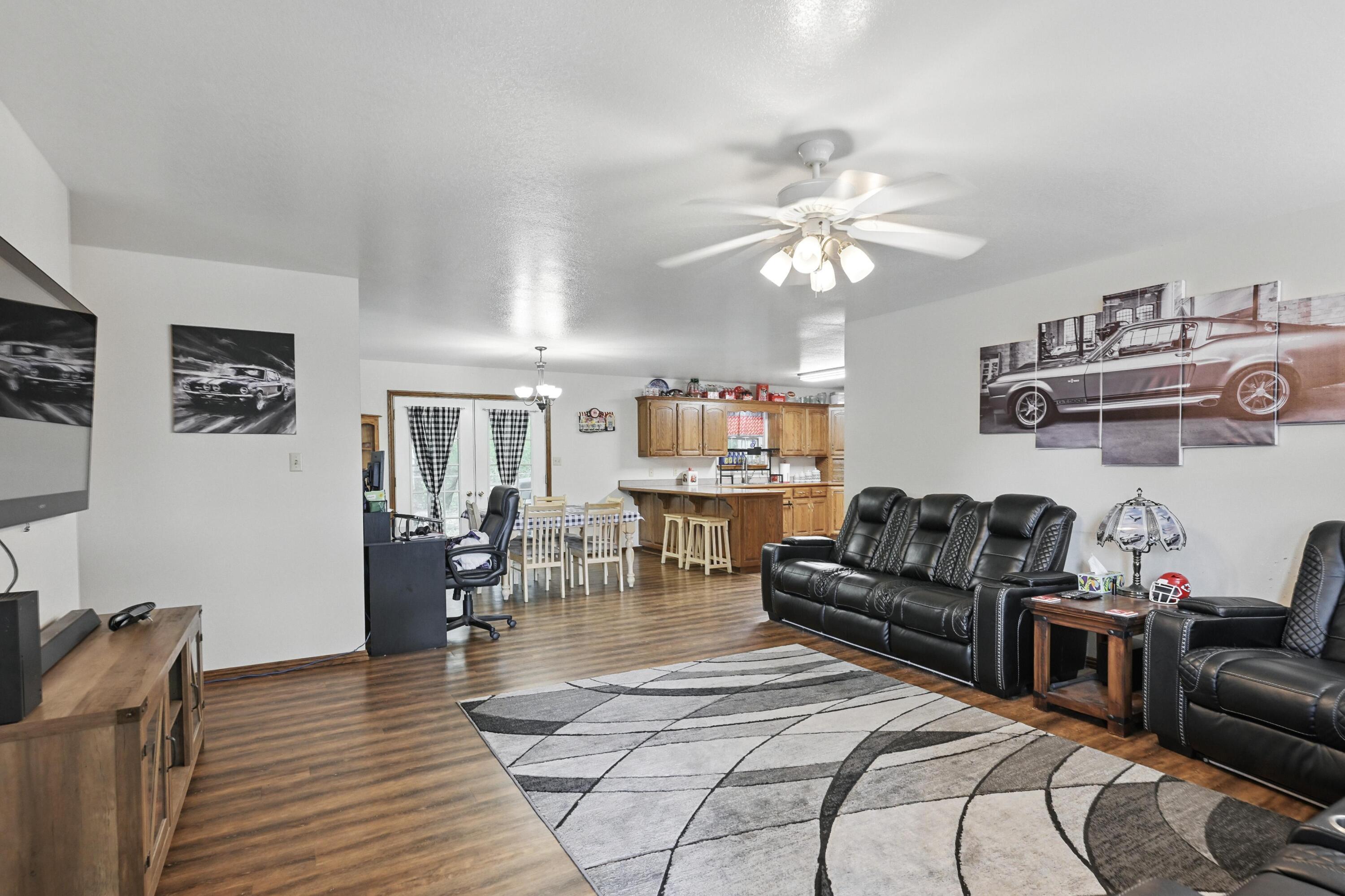 515 Barton Place Property Photo 4