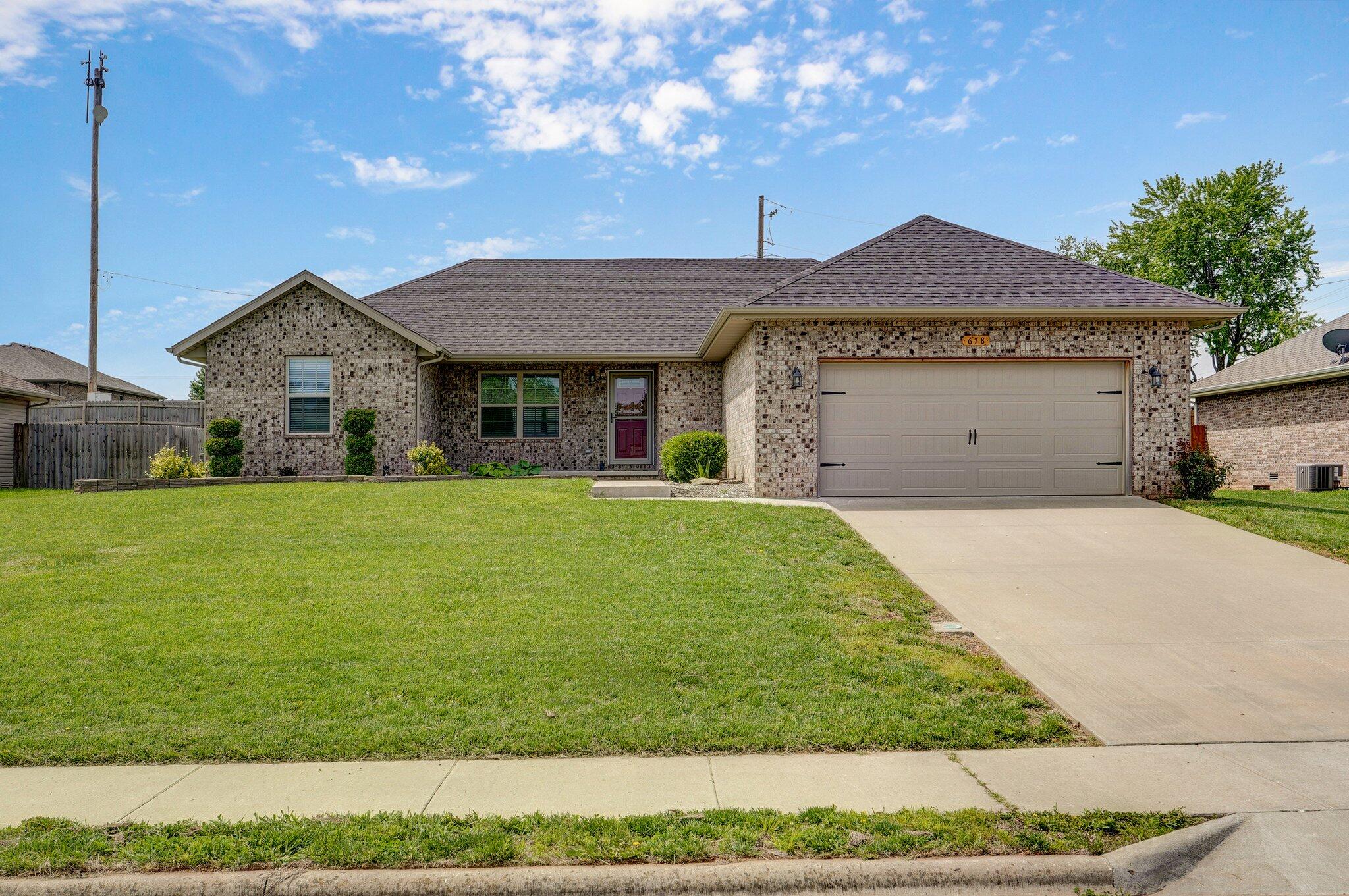 678 East Simpson Street Property Photo