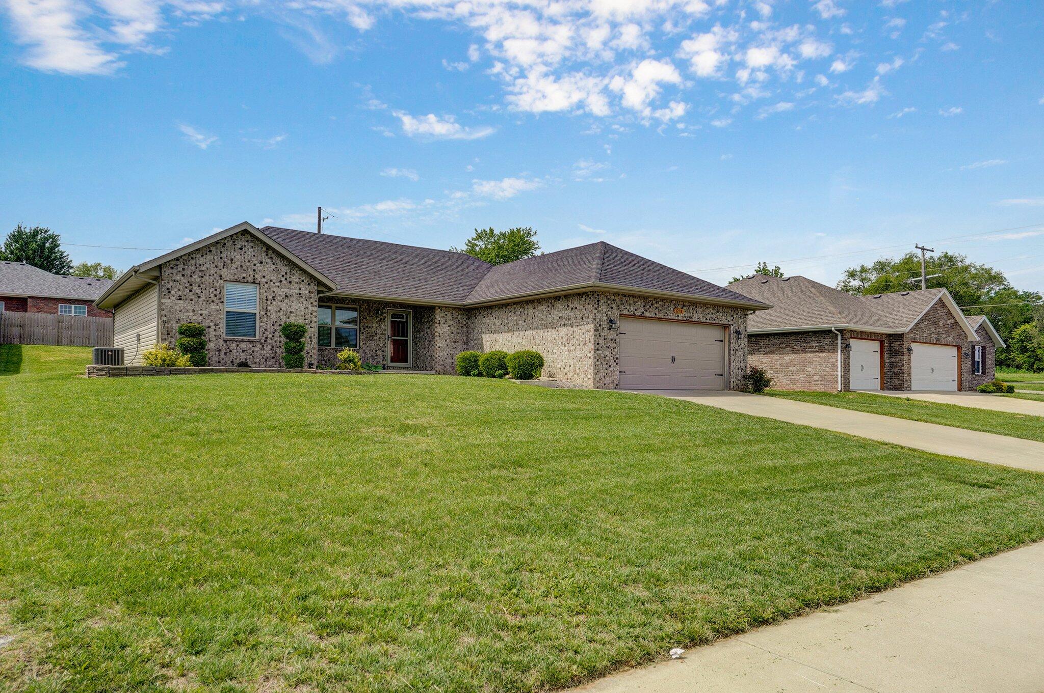 678 East Simpson Street Property Photo 2