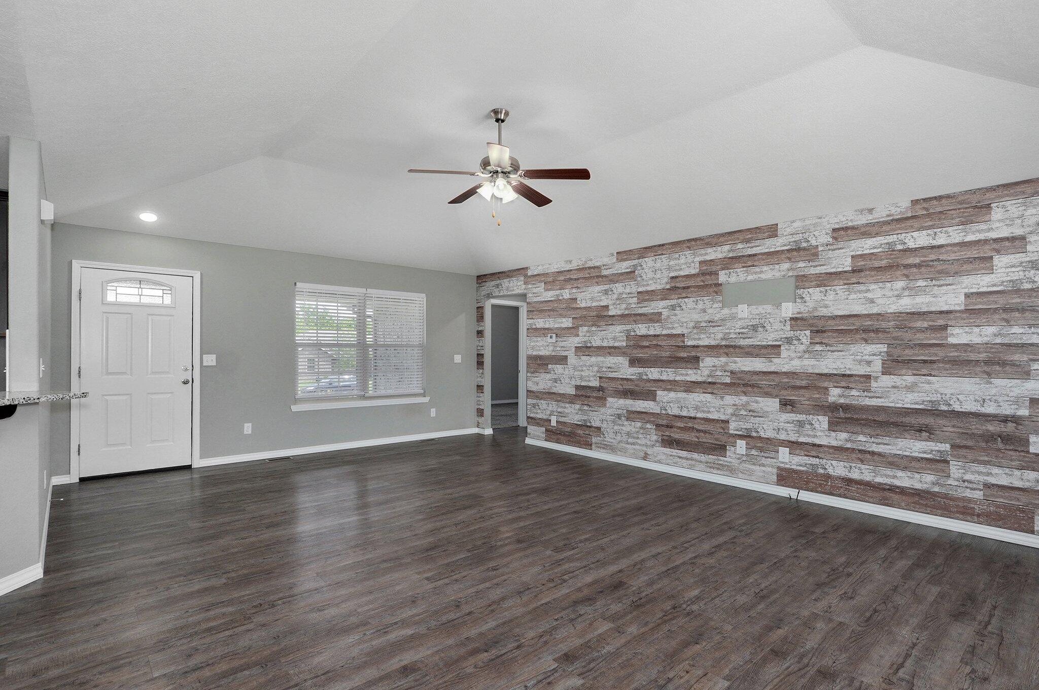 678 East Simpson Street Property Photo 4