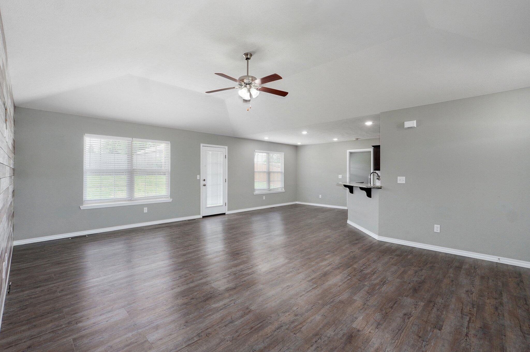 678 East Simpson Street Property Photo 6