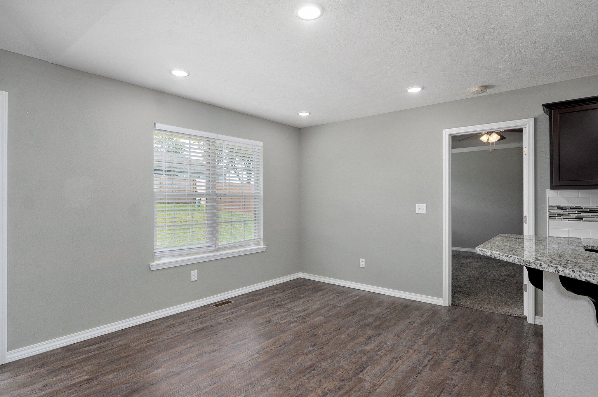 678 East Simpson Street Property Photo 8