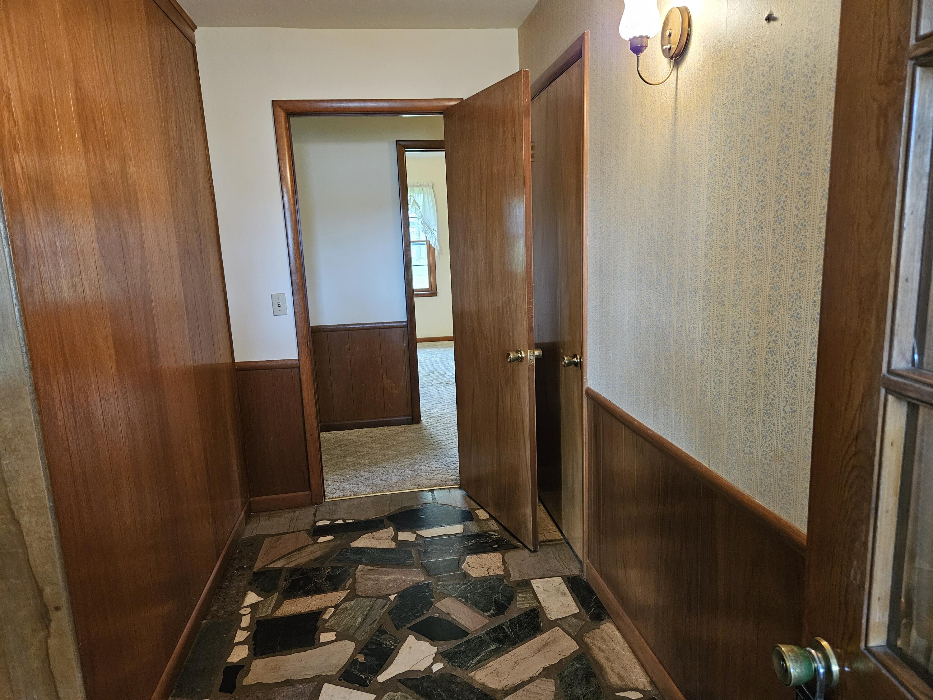 716 East Kirkwood Drive Property Photo 8