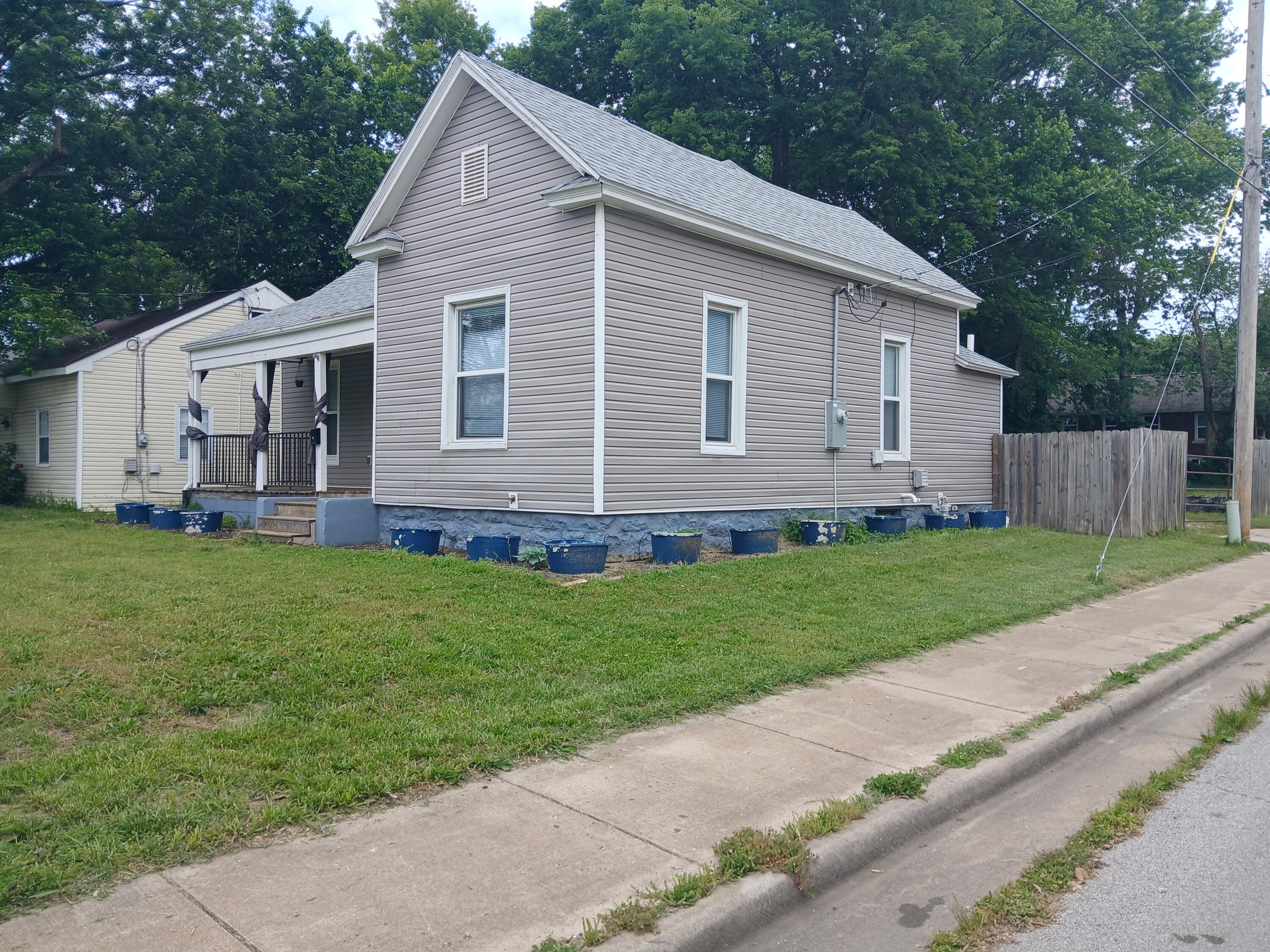 639 West Webster Street Property Photo 2