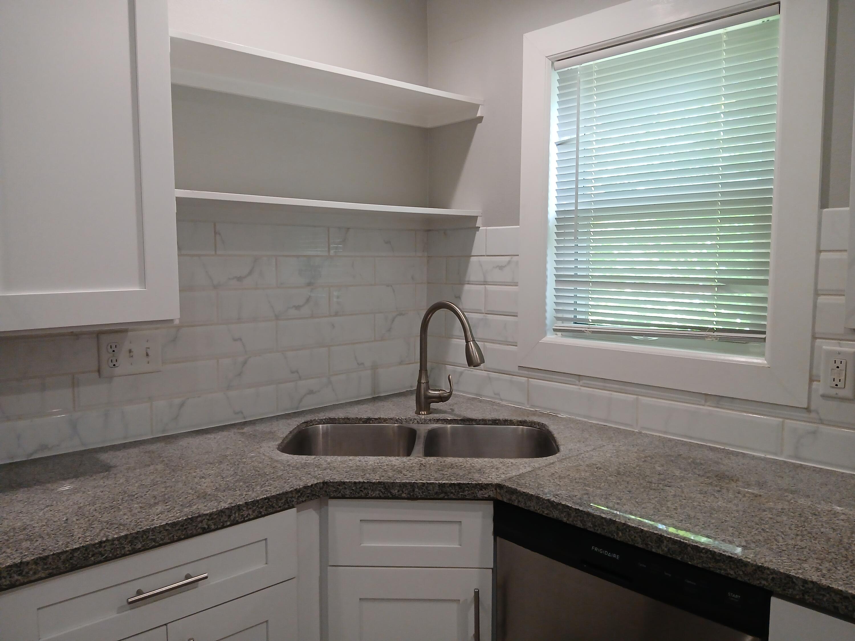 639 West Webster Street Property Photo 6