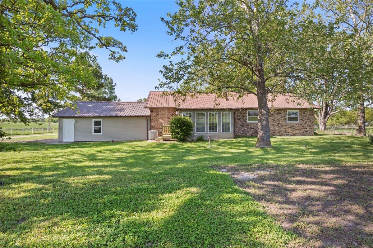 21272 Highway Y Property Photo 3