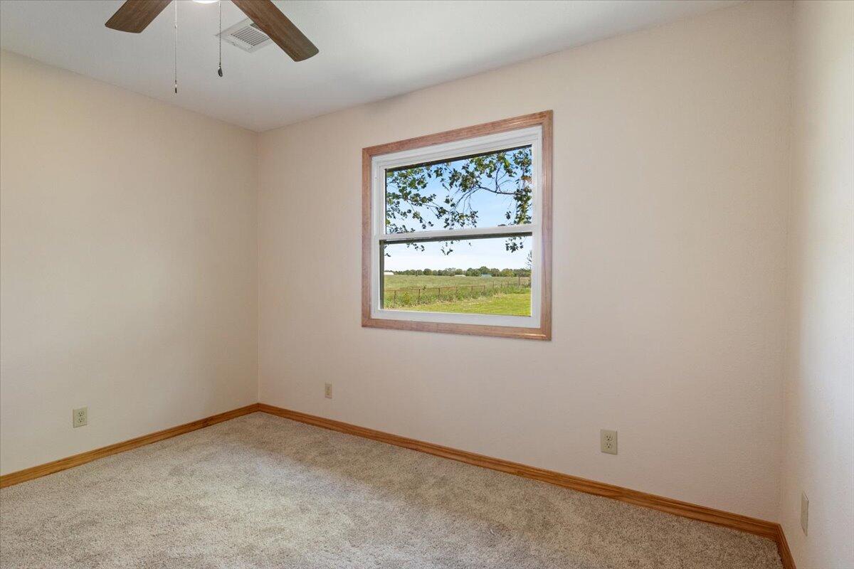 21272 Highway Y Property Photo 8