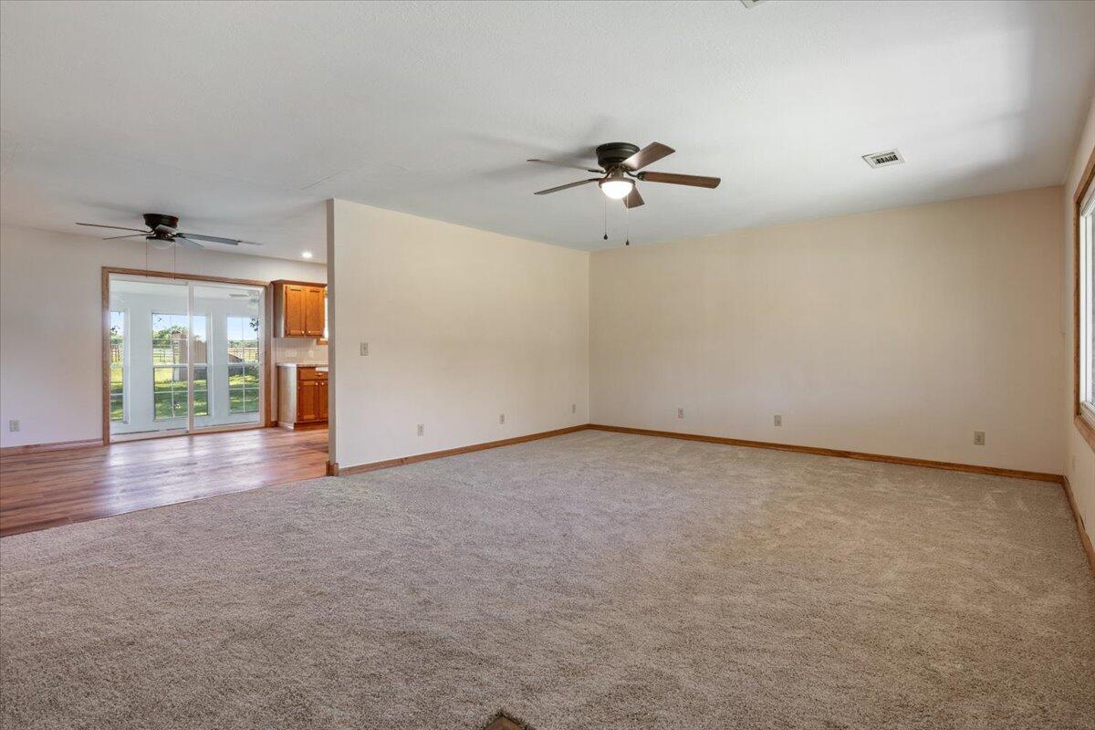 21272 Highway Y Property Photo 15