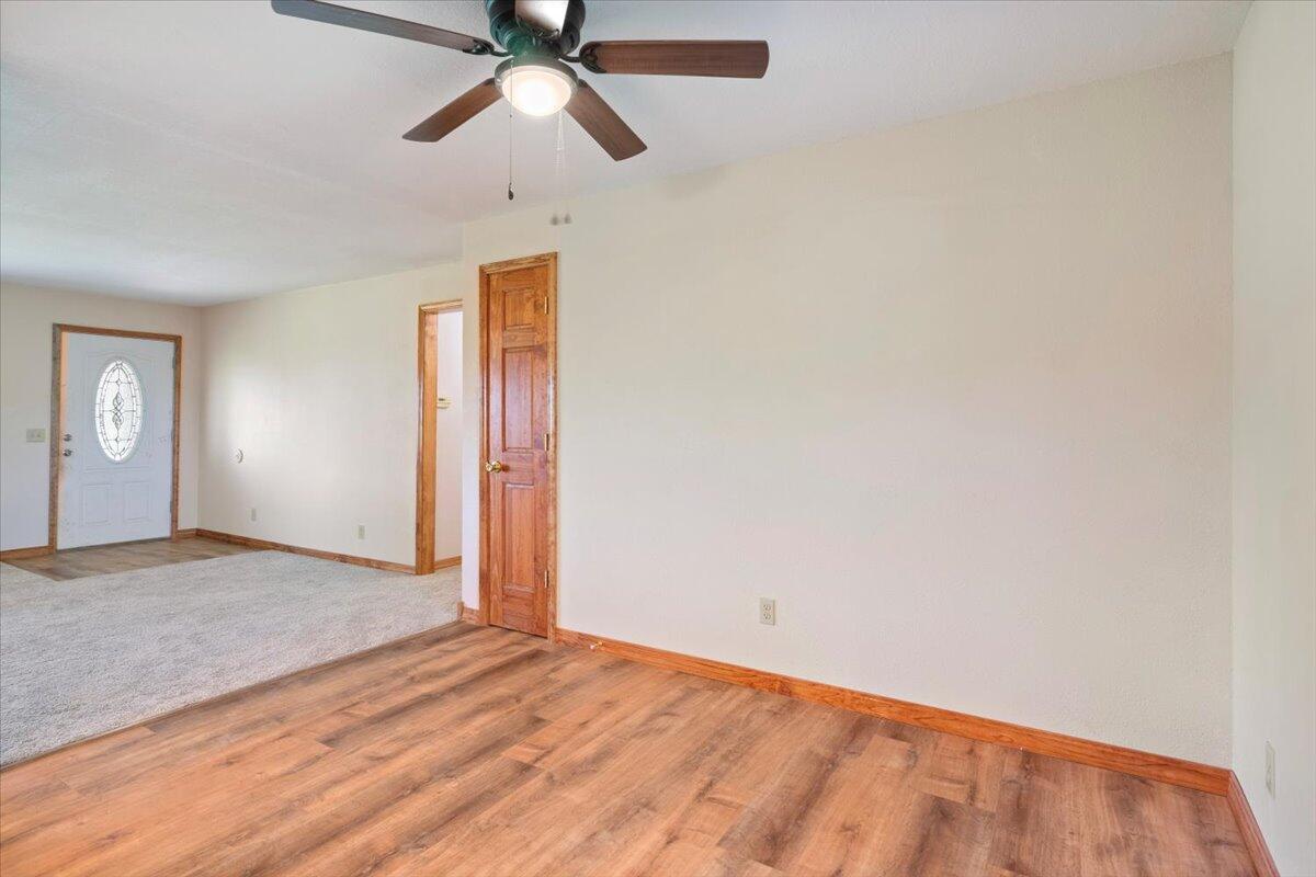 21272 Highway Y Property Photo 29