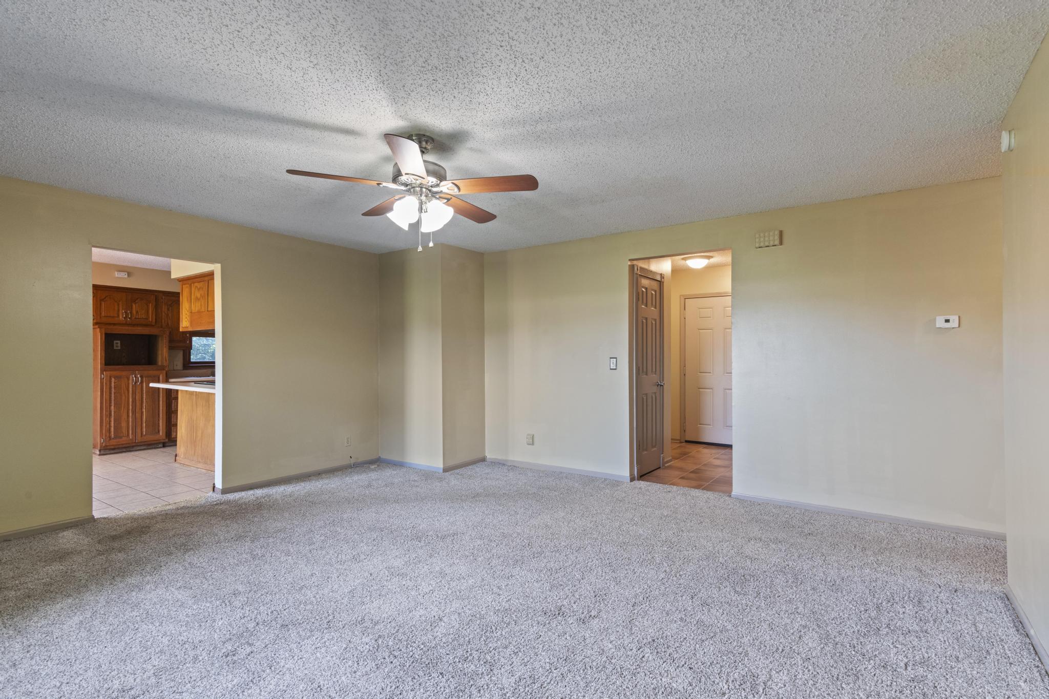 127 Grand Prairie Drive Property Photo 8
