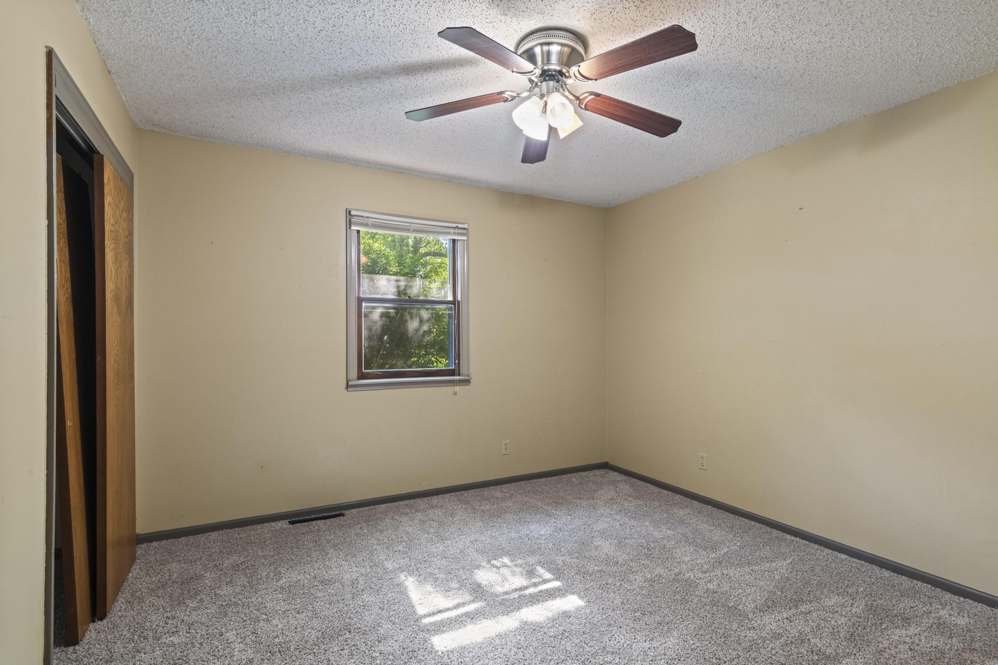 127 Grand Prairie Drive Property Photo 16