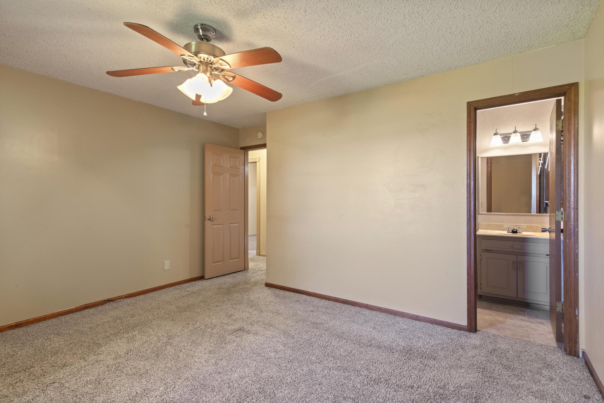 127 Grand Prairie Drive Property Photo 20