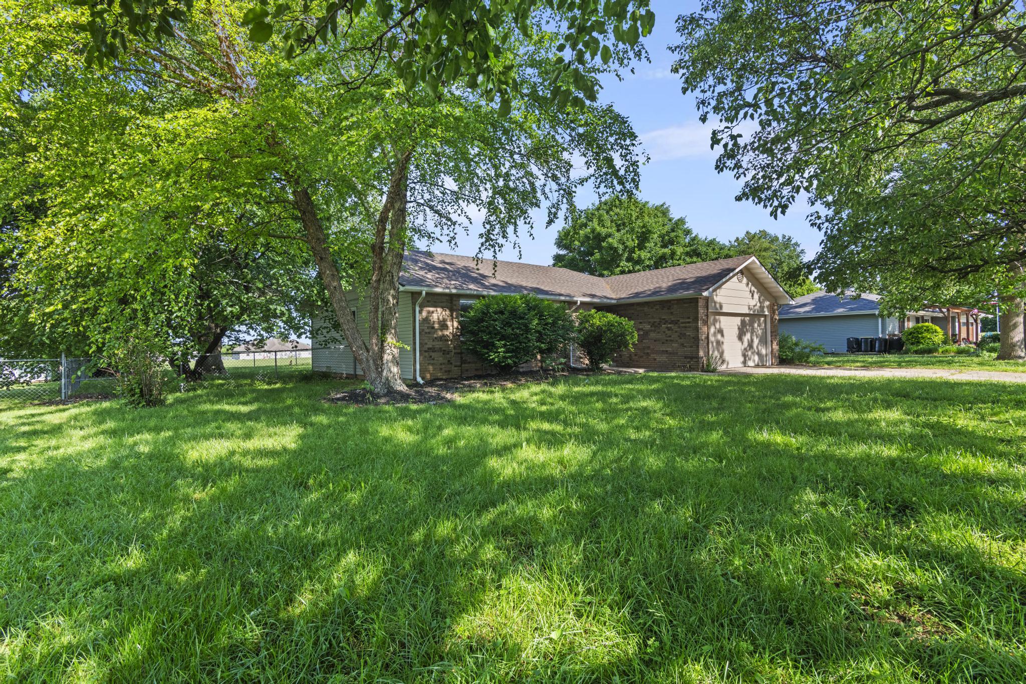 127 Grand Prairie Drive Property Photo 26