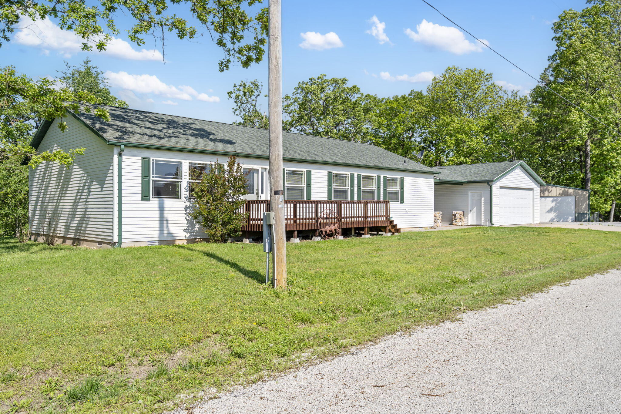 23111 Kings Lane Property Photo 2