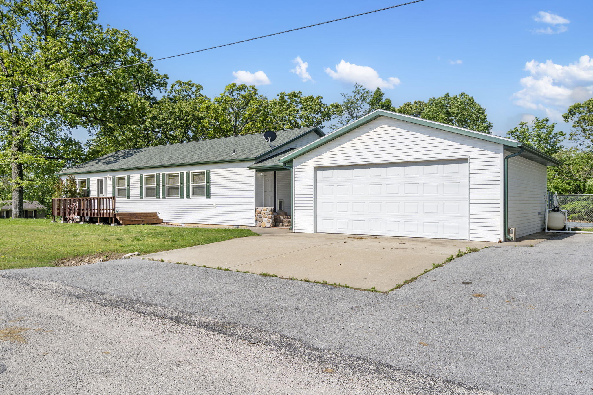 23111 Kings Lane Property Photo 5
