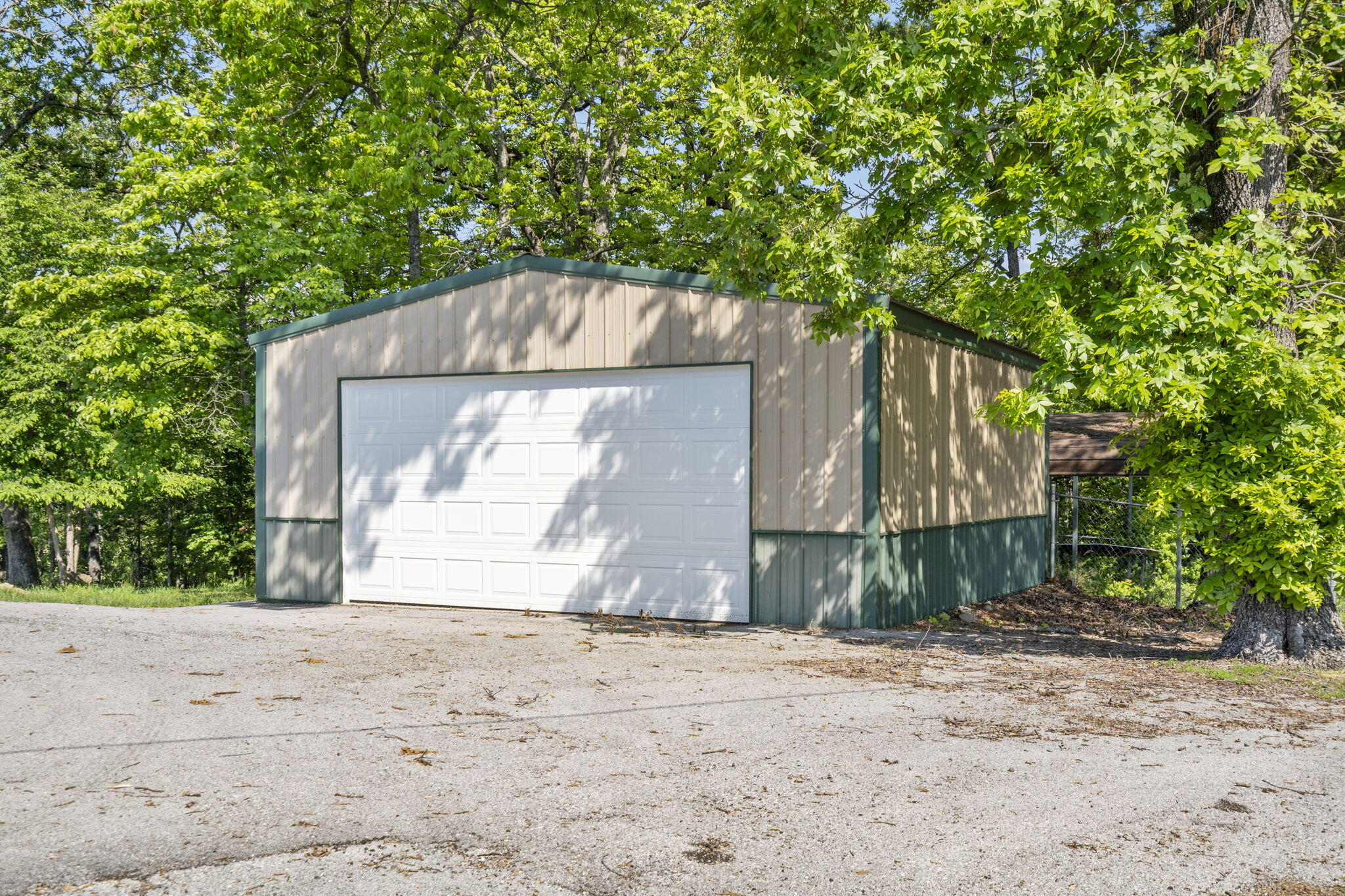 23111 Kings Lane Property Photo 6
