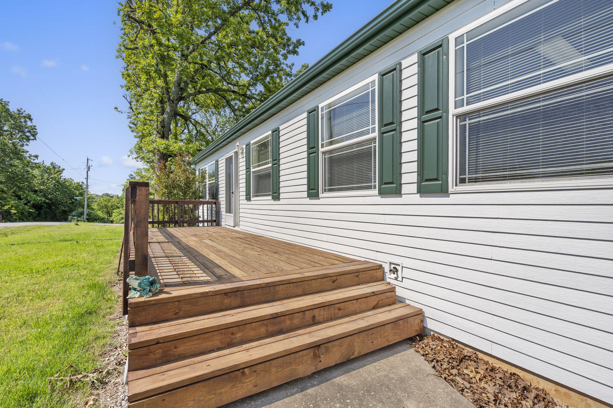 23111 Kings Lane Property Photo 9