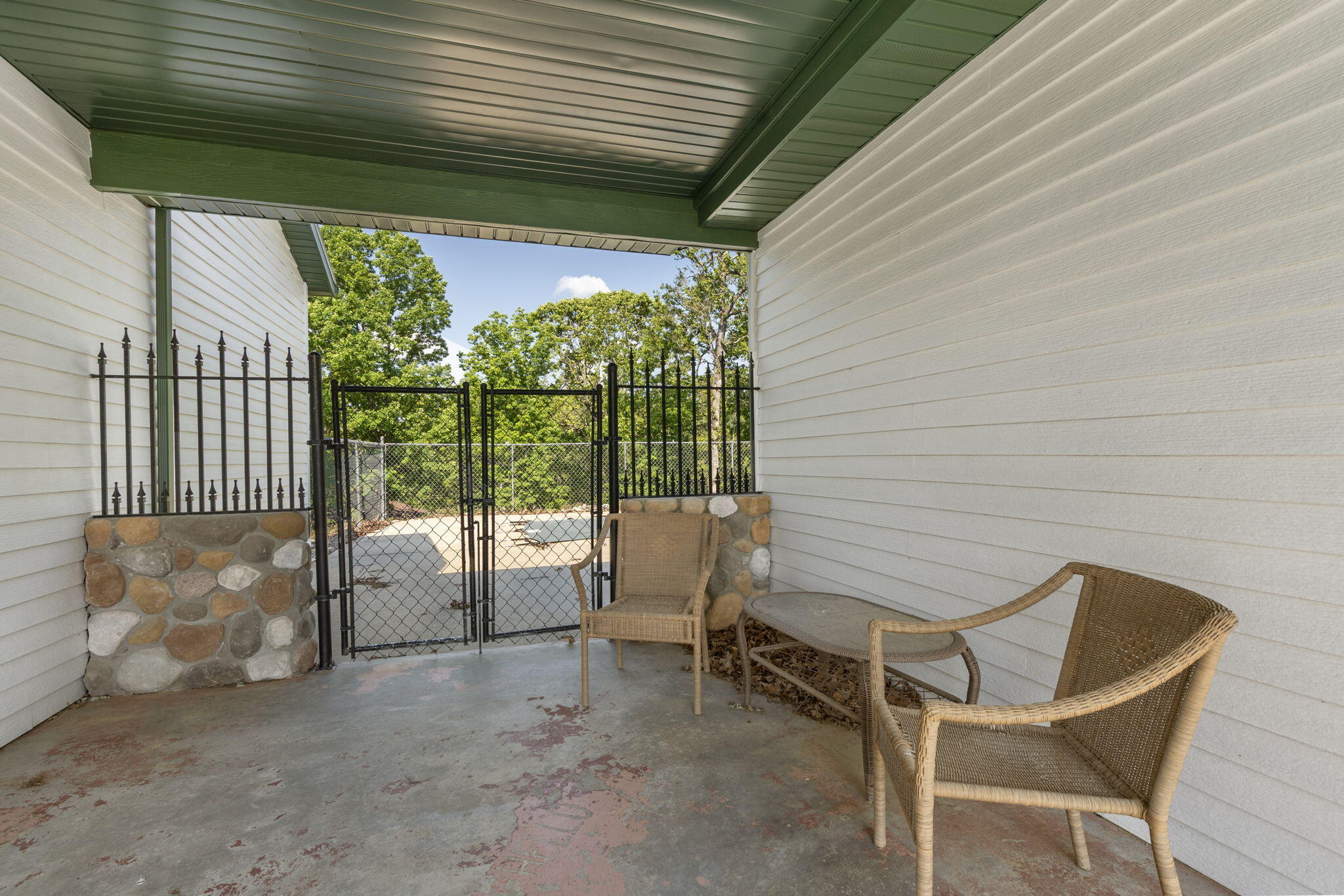 23111 Kings Lane Property Photo 34