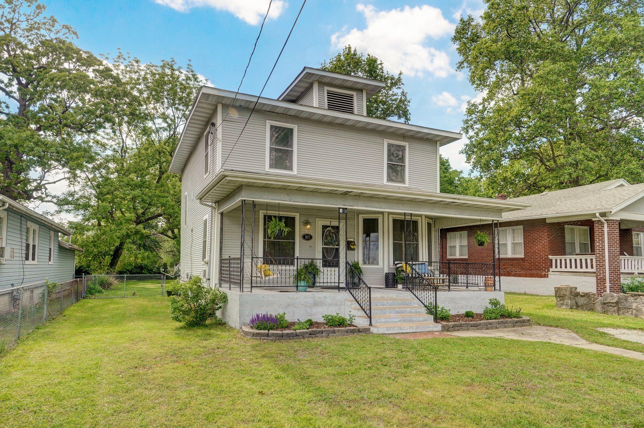1871 North Douglas Avenue Property Photo 3