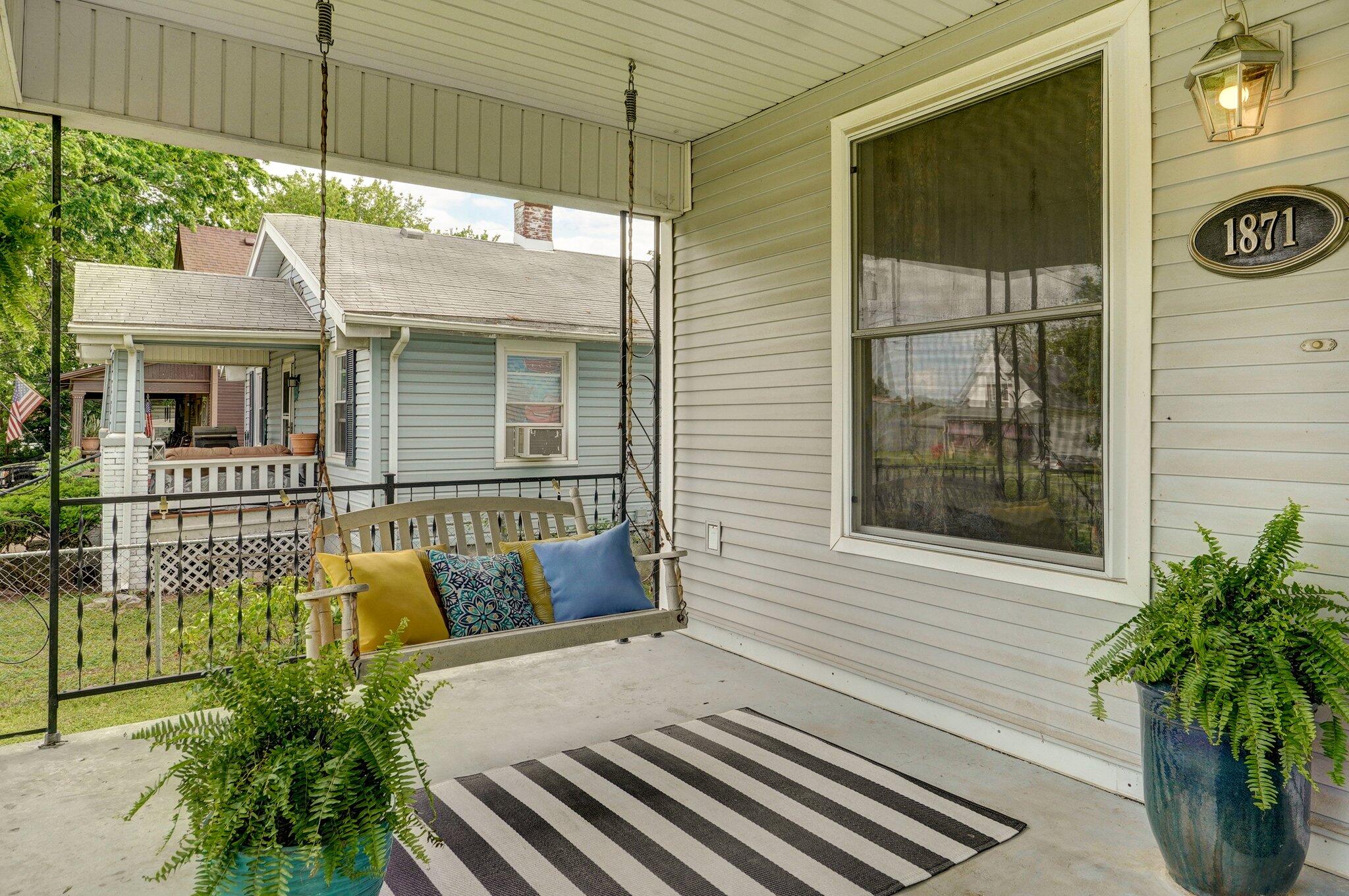 1871 North Douglas Avenue Property Photo 6