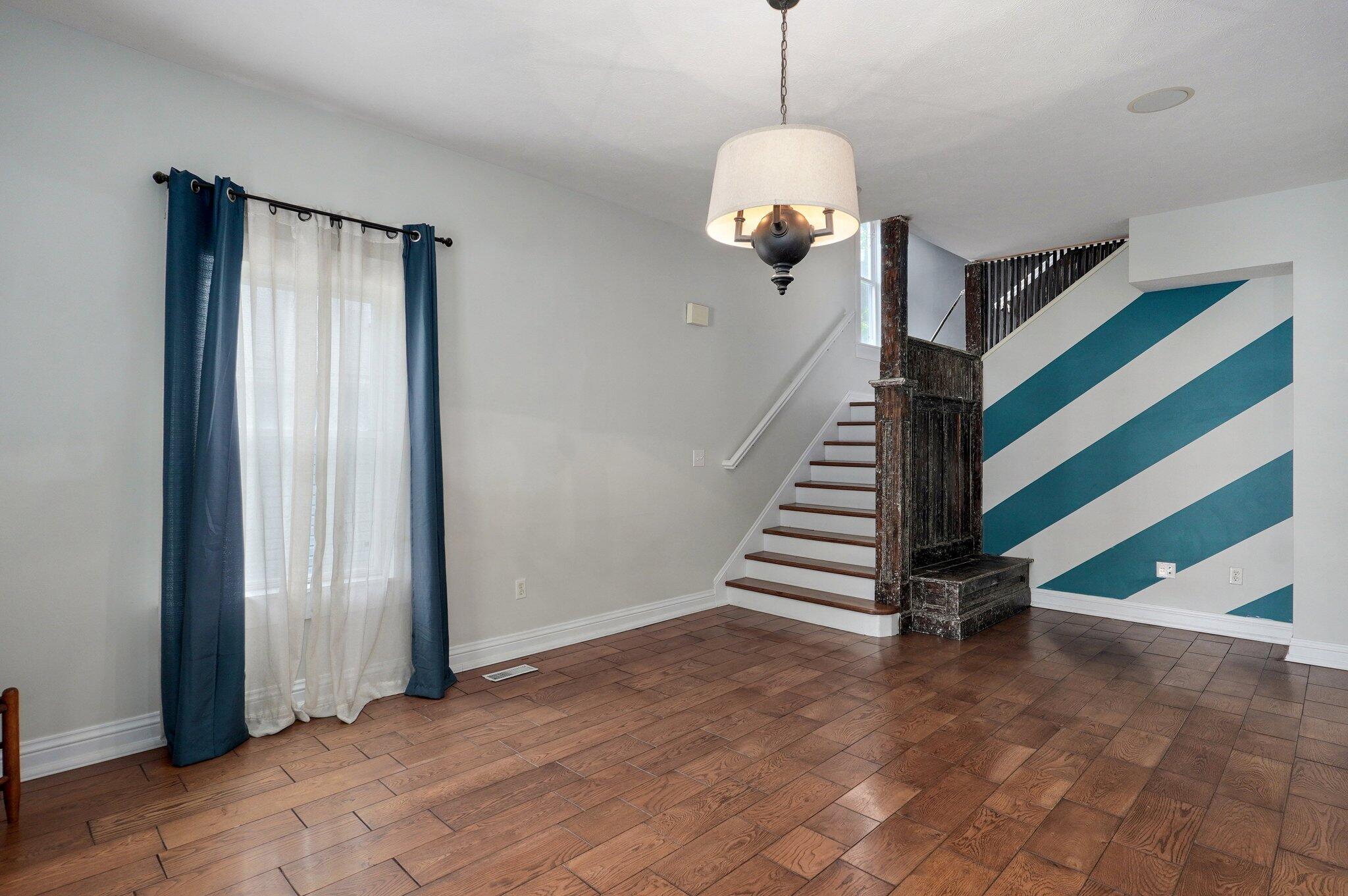 1871 North Douglas Avenue Property Photo 9