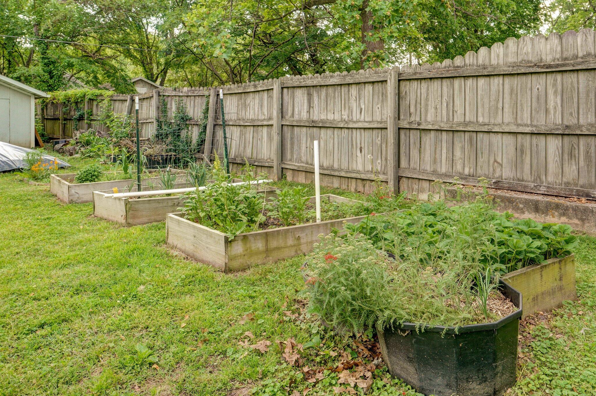1871 North Douglas Avenue Property Photo 27