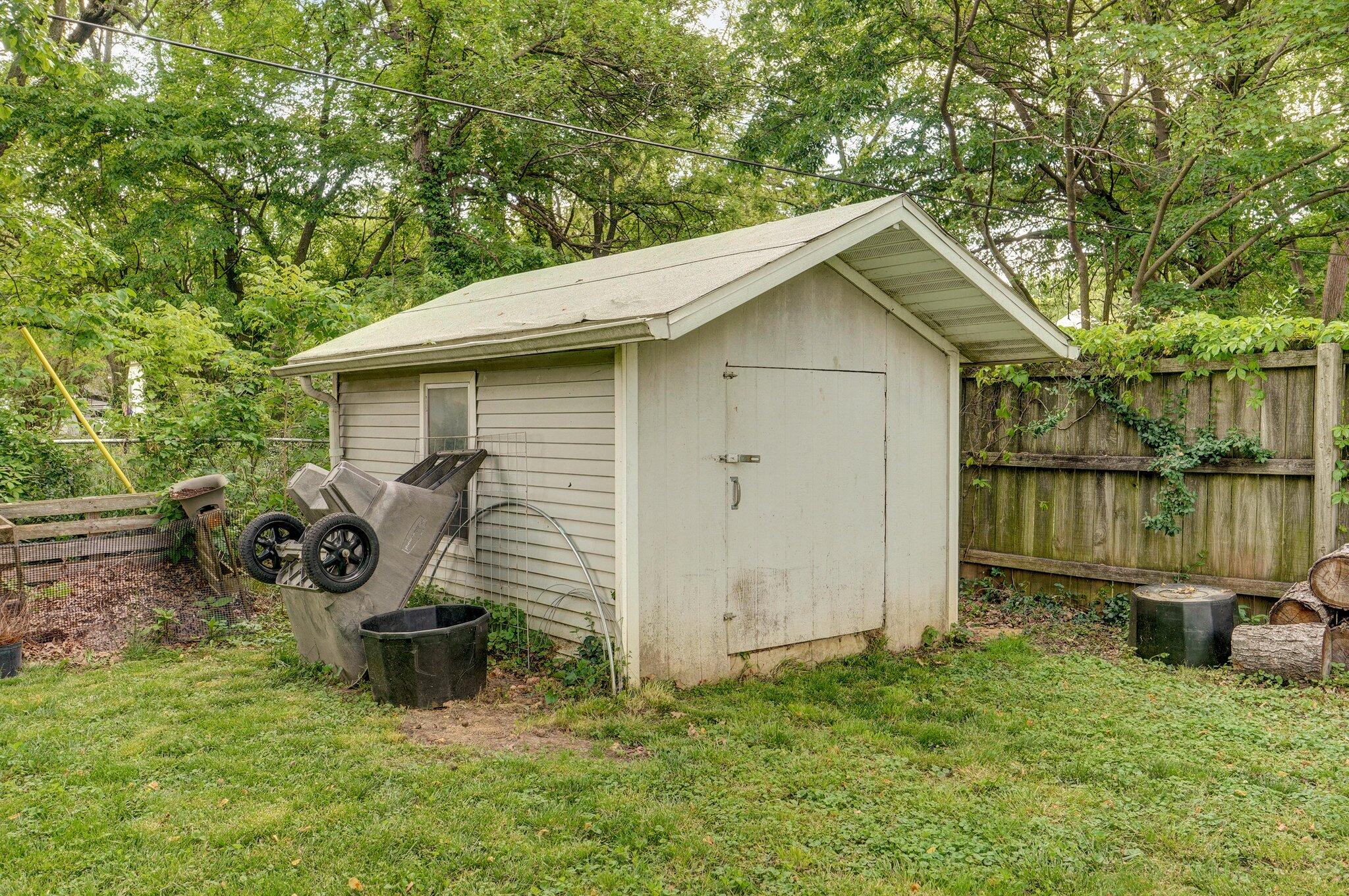 1871 North Douglas Avenue Property Photo 29