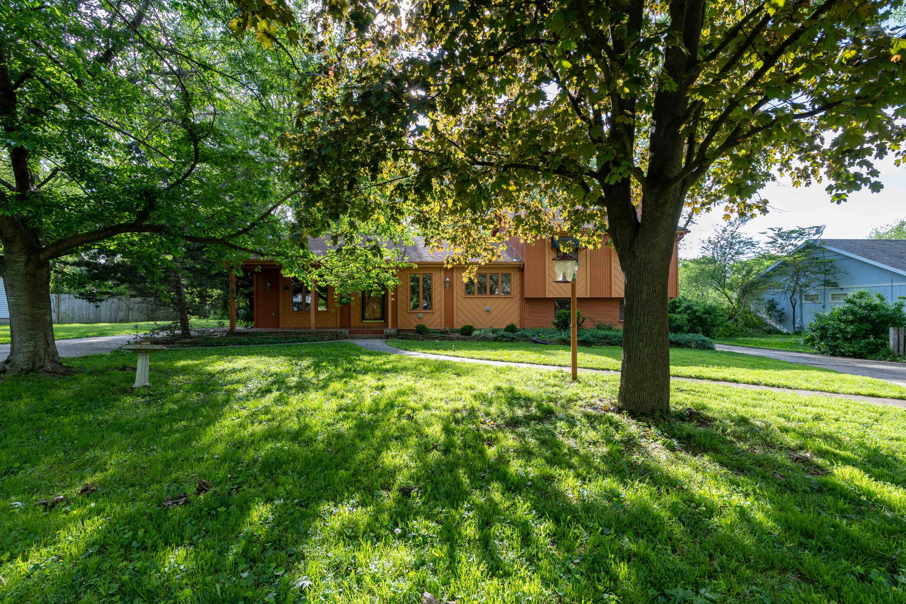 1857 South Holland Avenue Property Photo 4