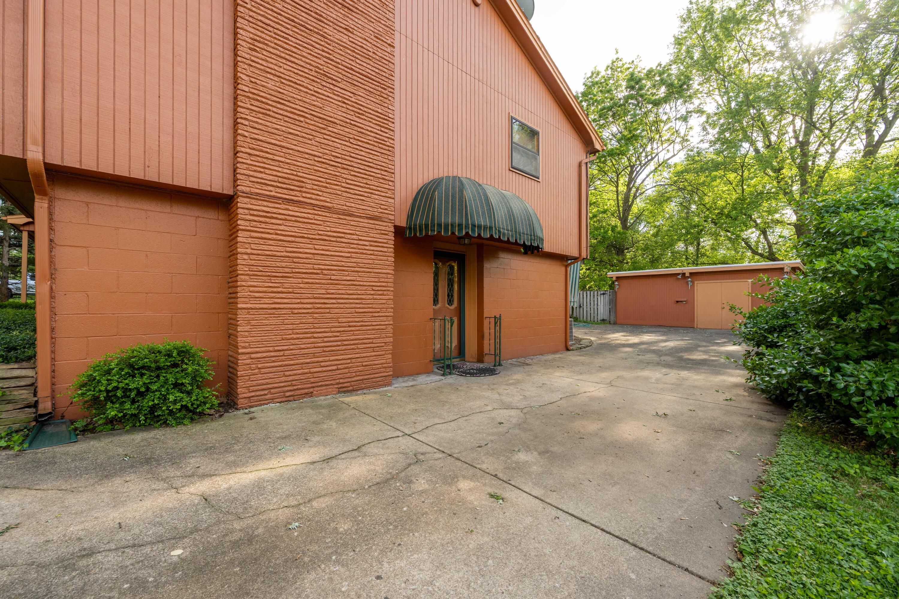 1857 South Holland Avenue Property Photo 5