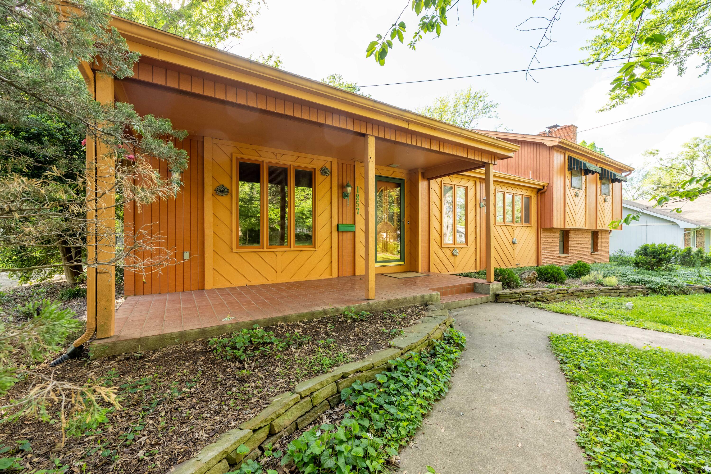 1857 South Holland Avenue Property Photo 8