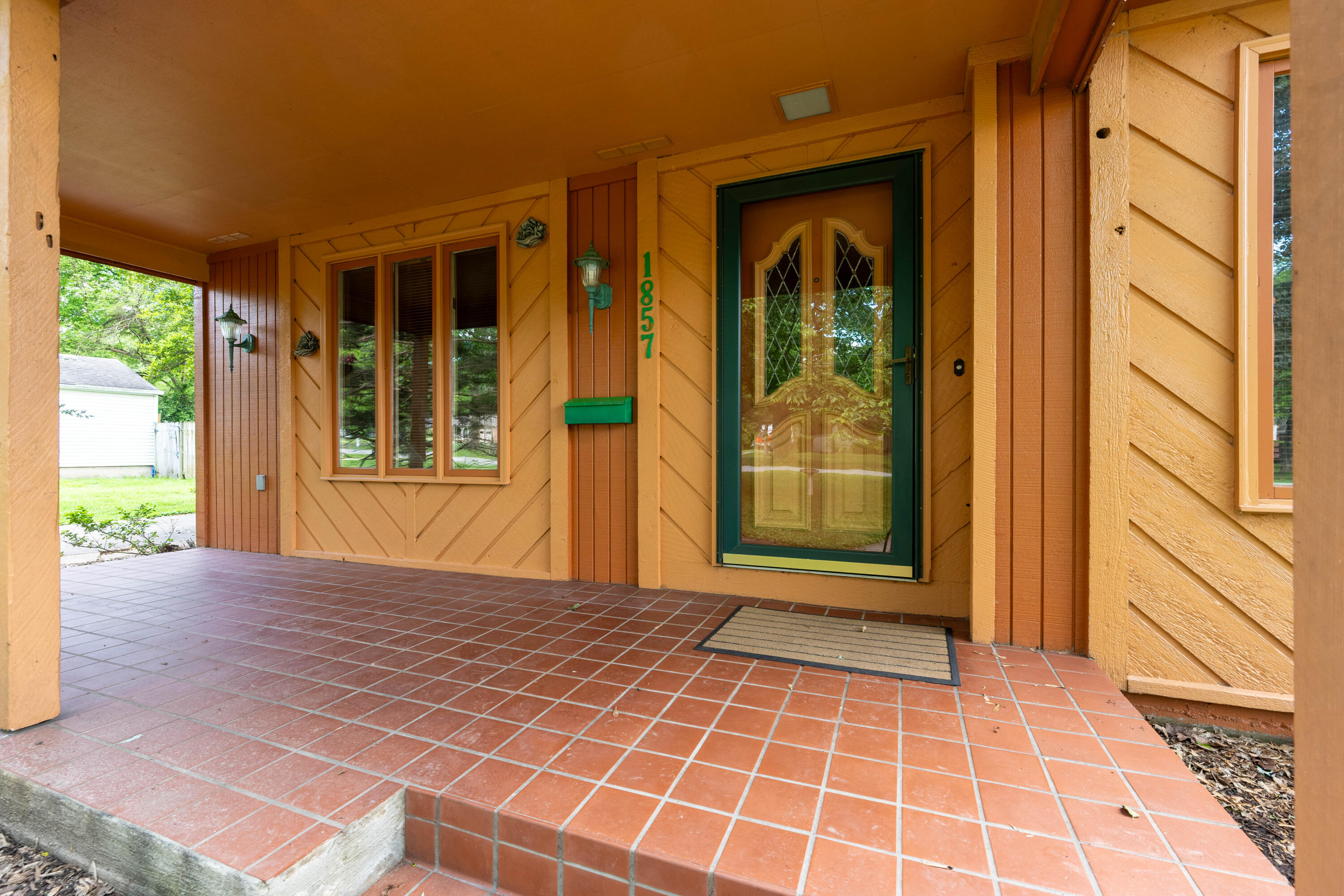 1857 South Holland Avenue Property Photo 9