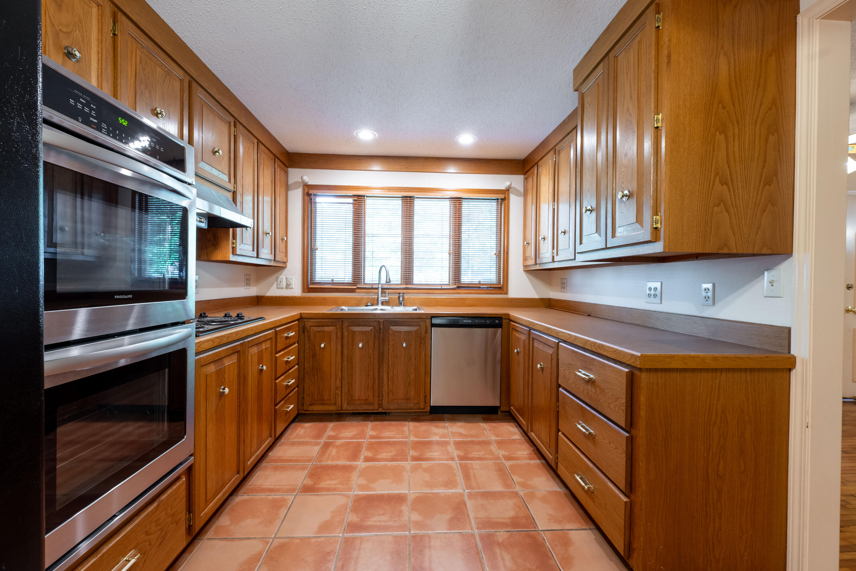 1857 South Holland Avenue Property Photo 15
