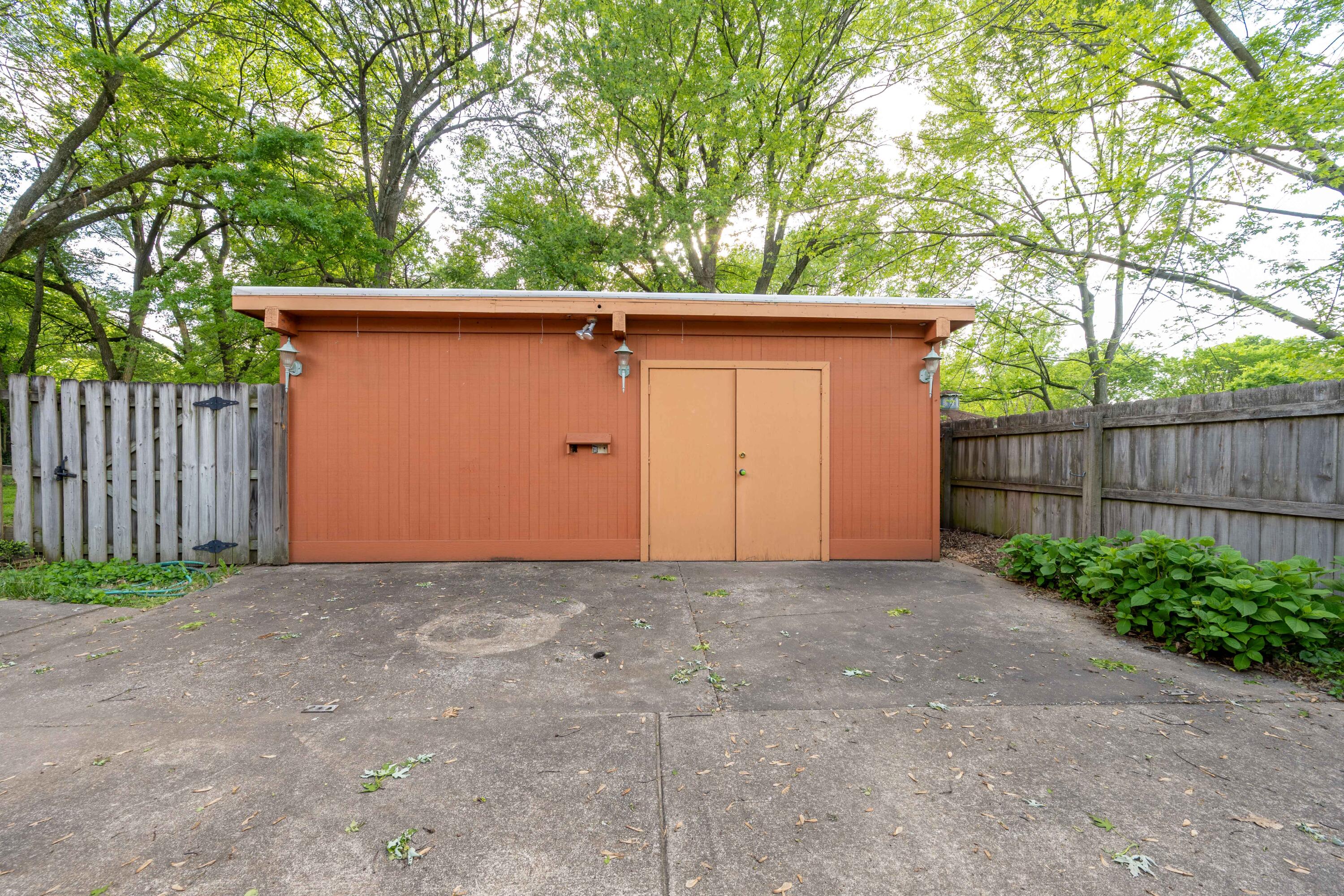 1857 South Holland Avenue Property Photo 52