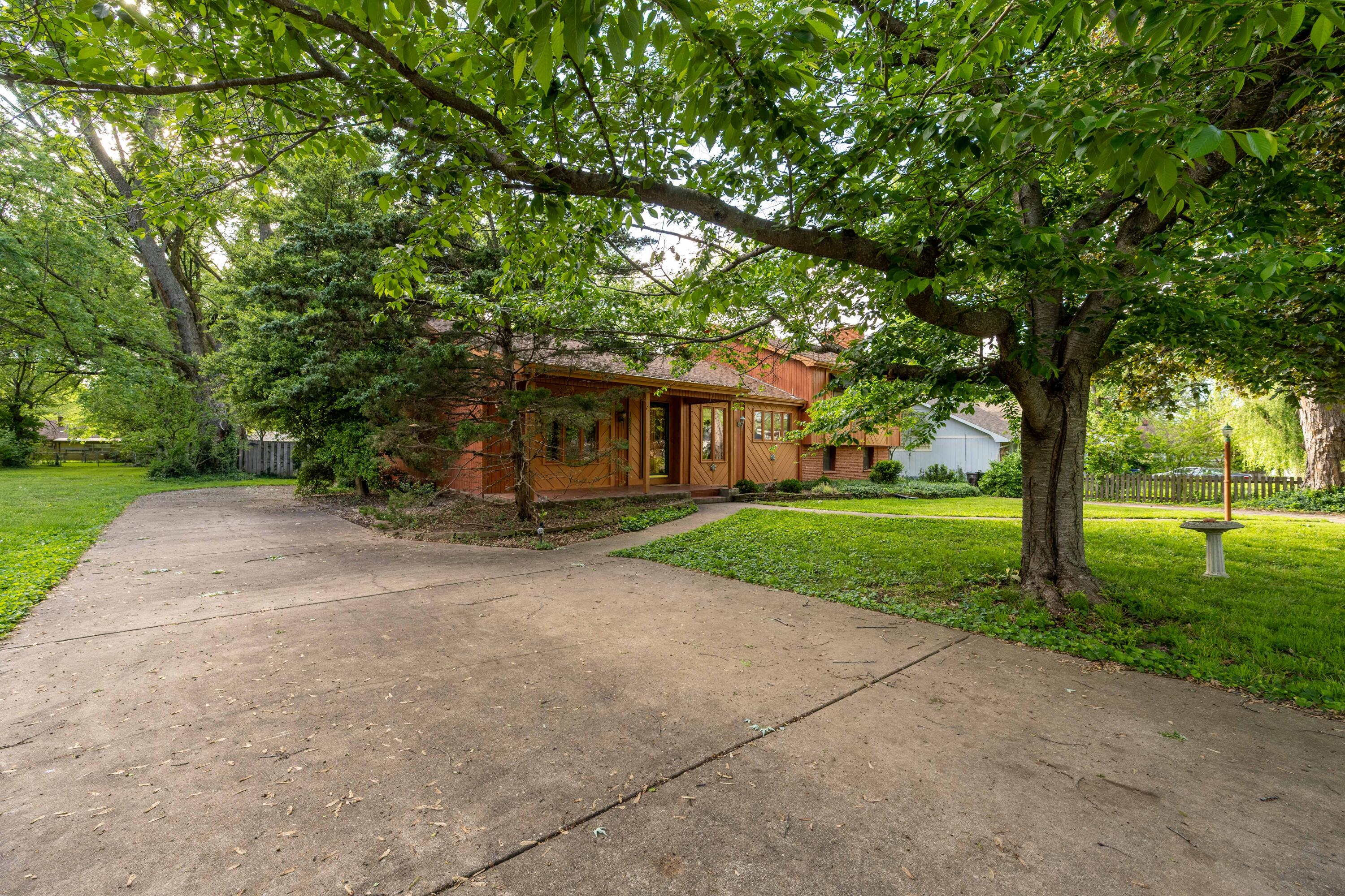 1857 South Holland Avenue Property Photo 60