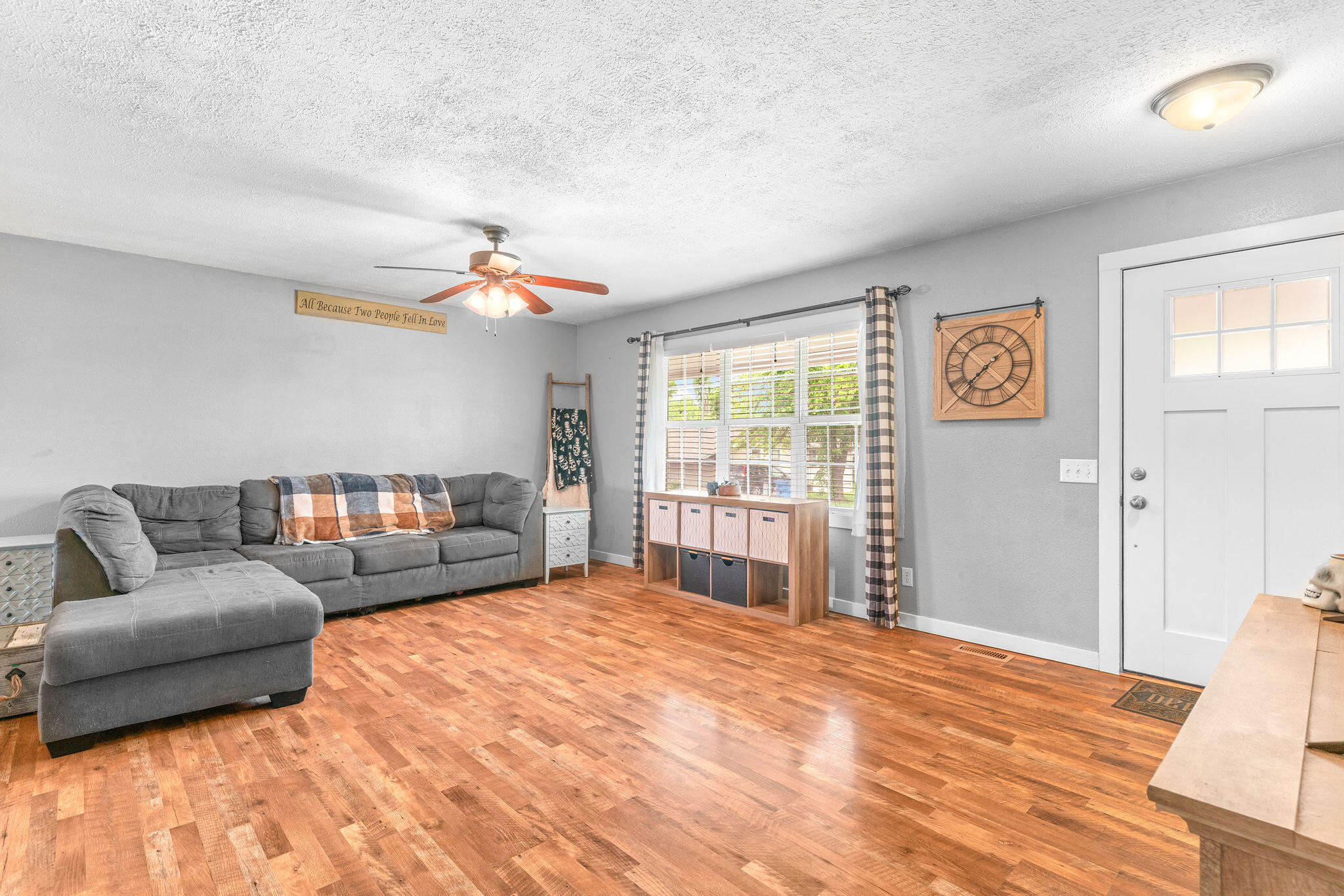 301 South Delaware Street Property Photo 7