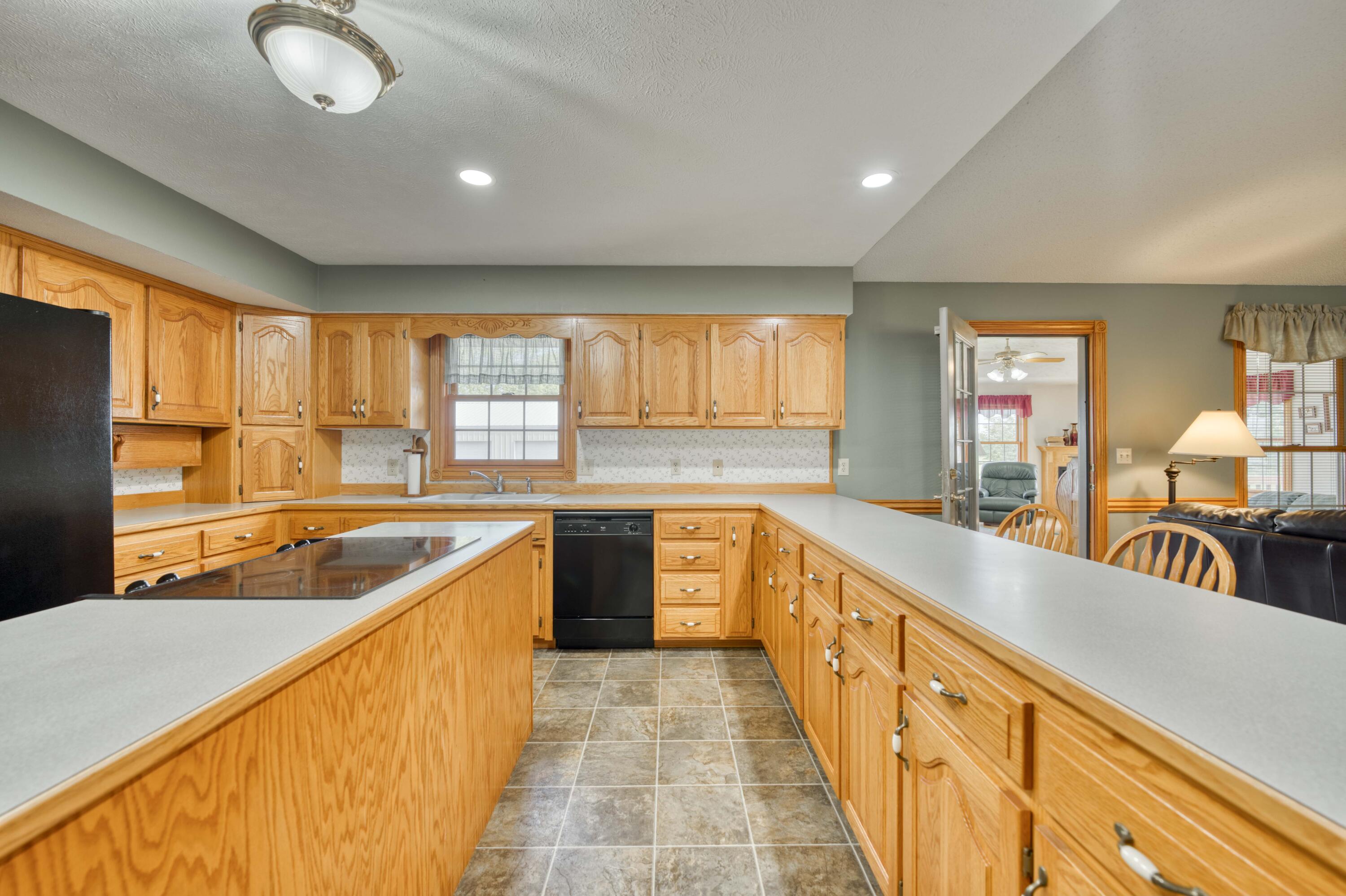 9169 West Farm Road 60 Property Photo 15
