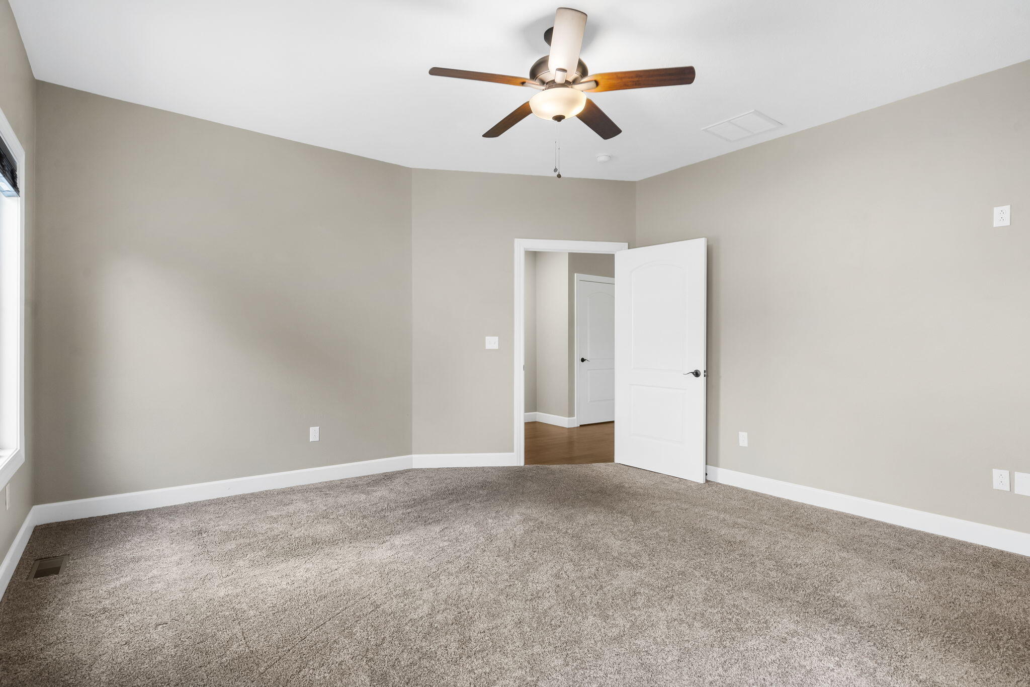 311 Stillwood Drive Property Photo 14