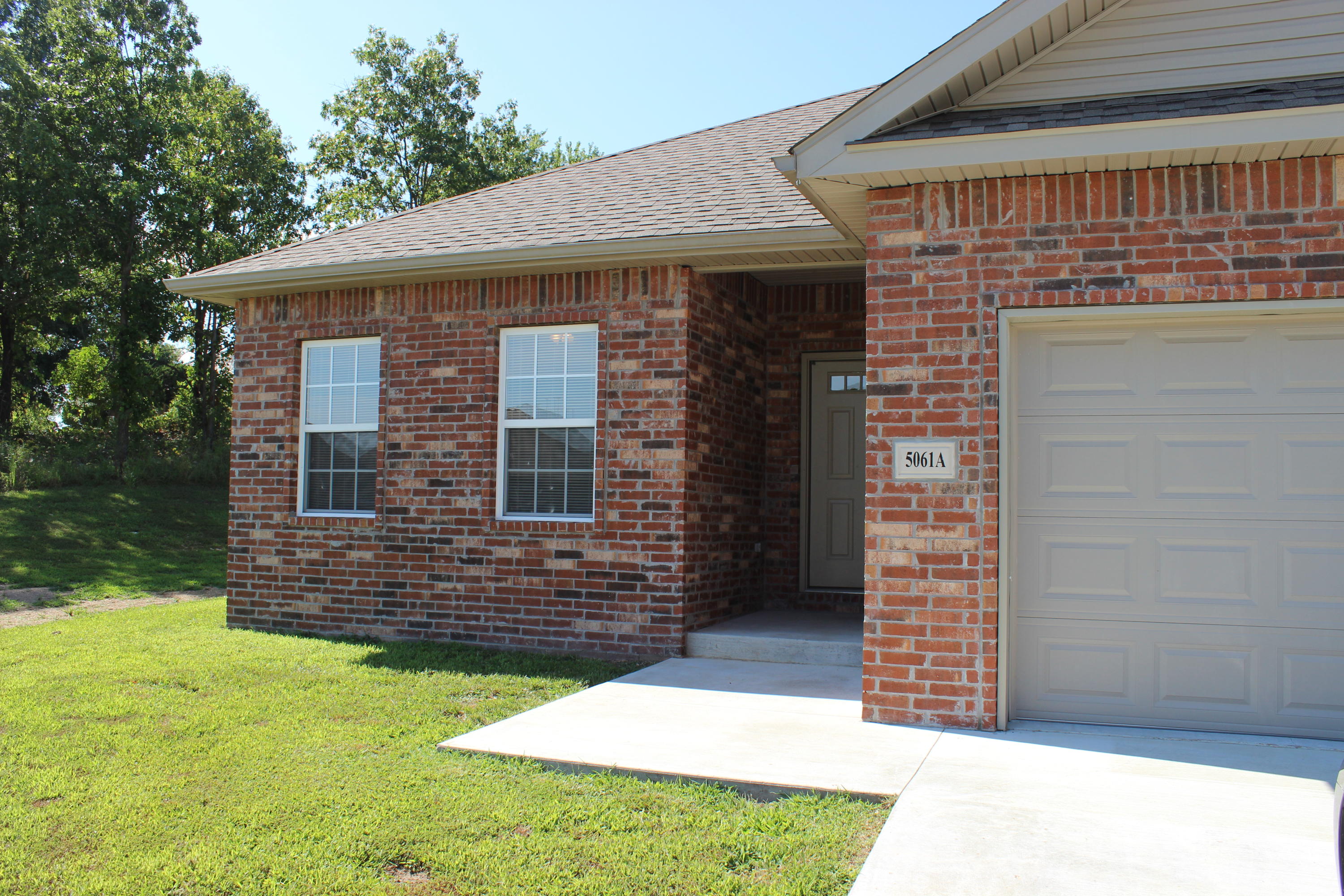 5001(b) Raintree Circle Property Photo