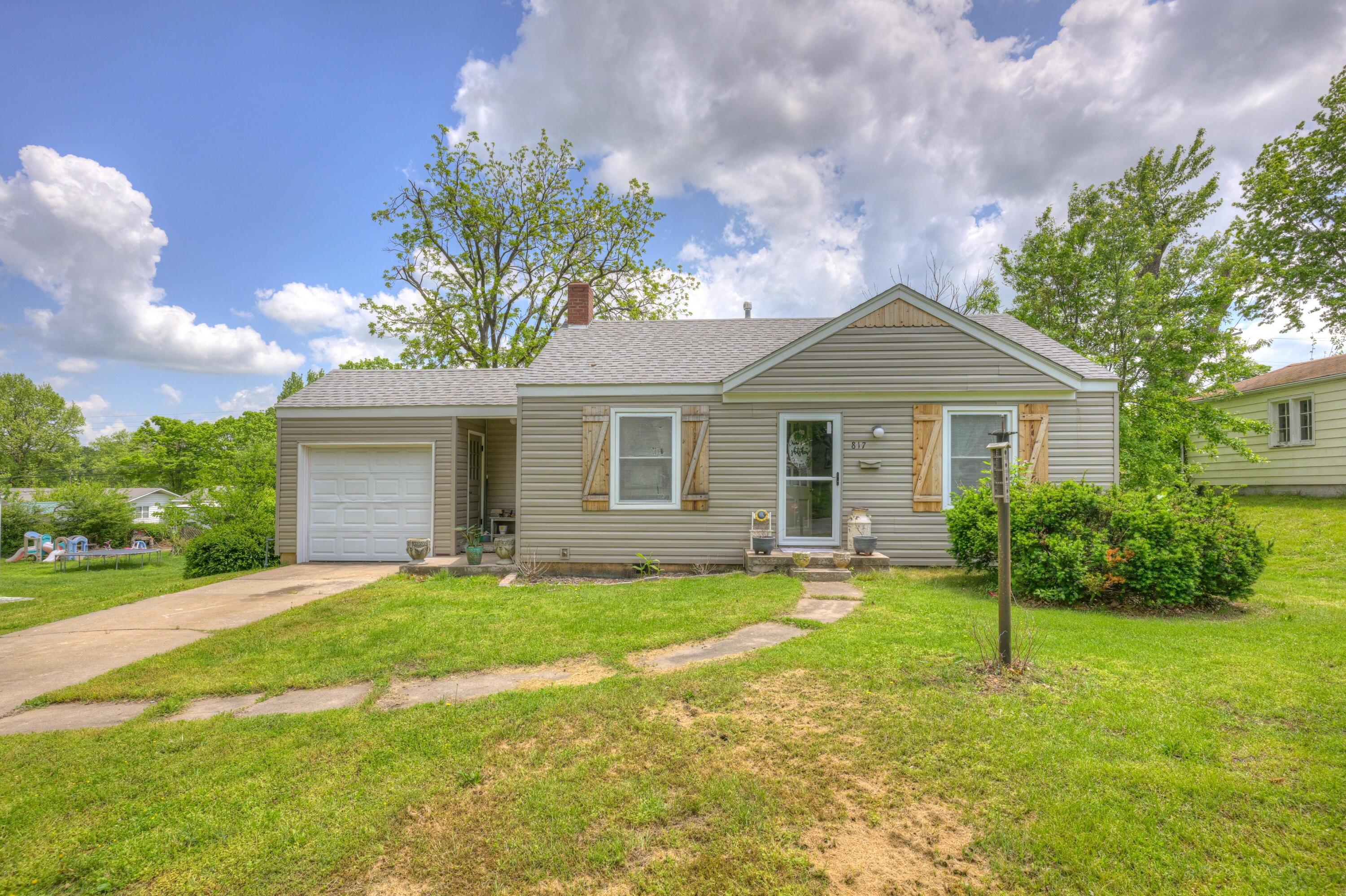 817 Kentland Drive Property Photo 1