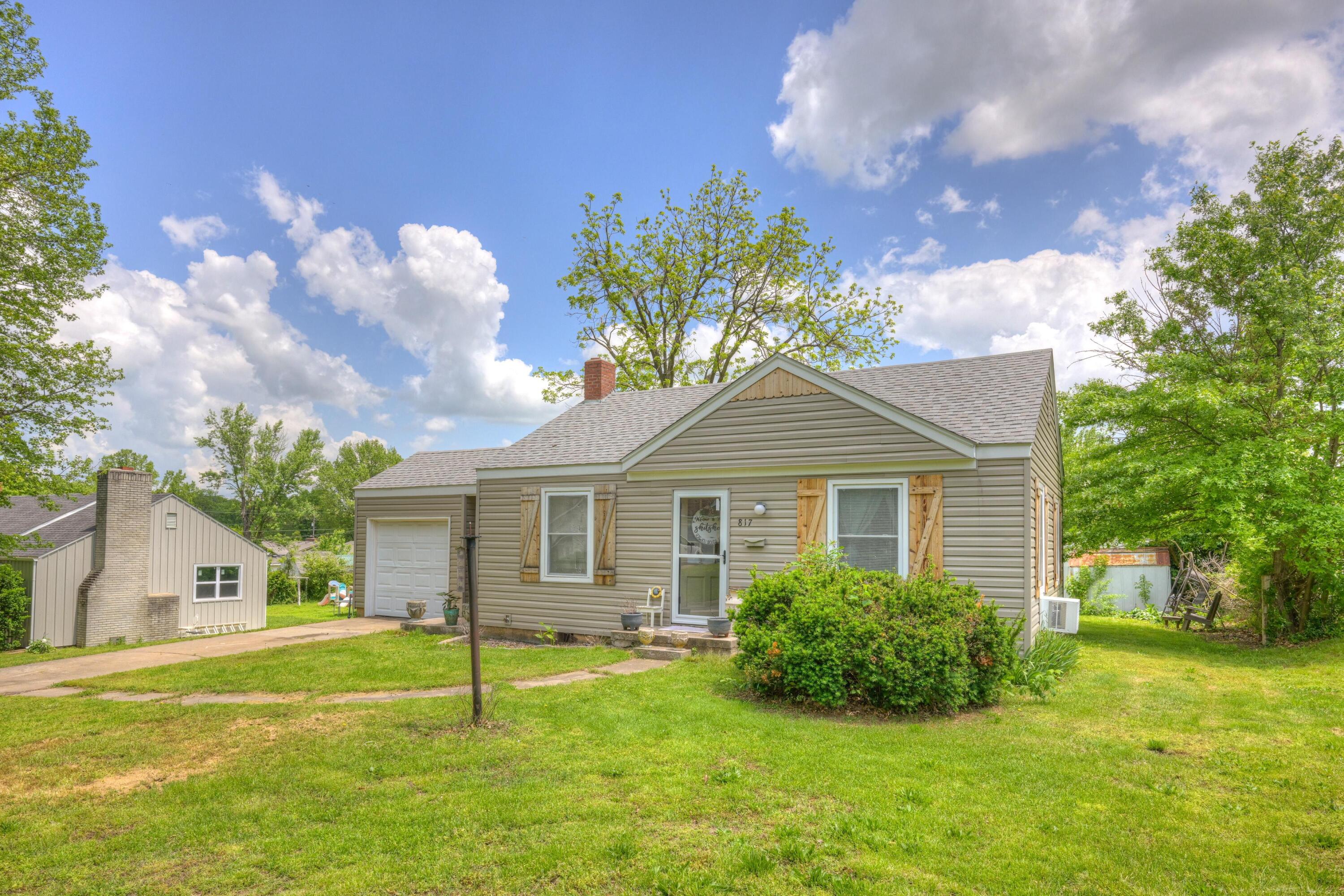 817 Kentland Drive Property Photo 2
